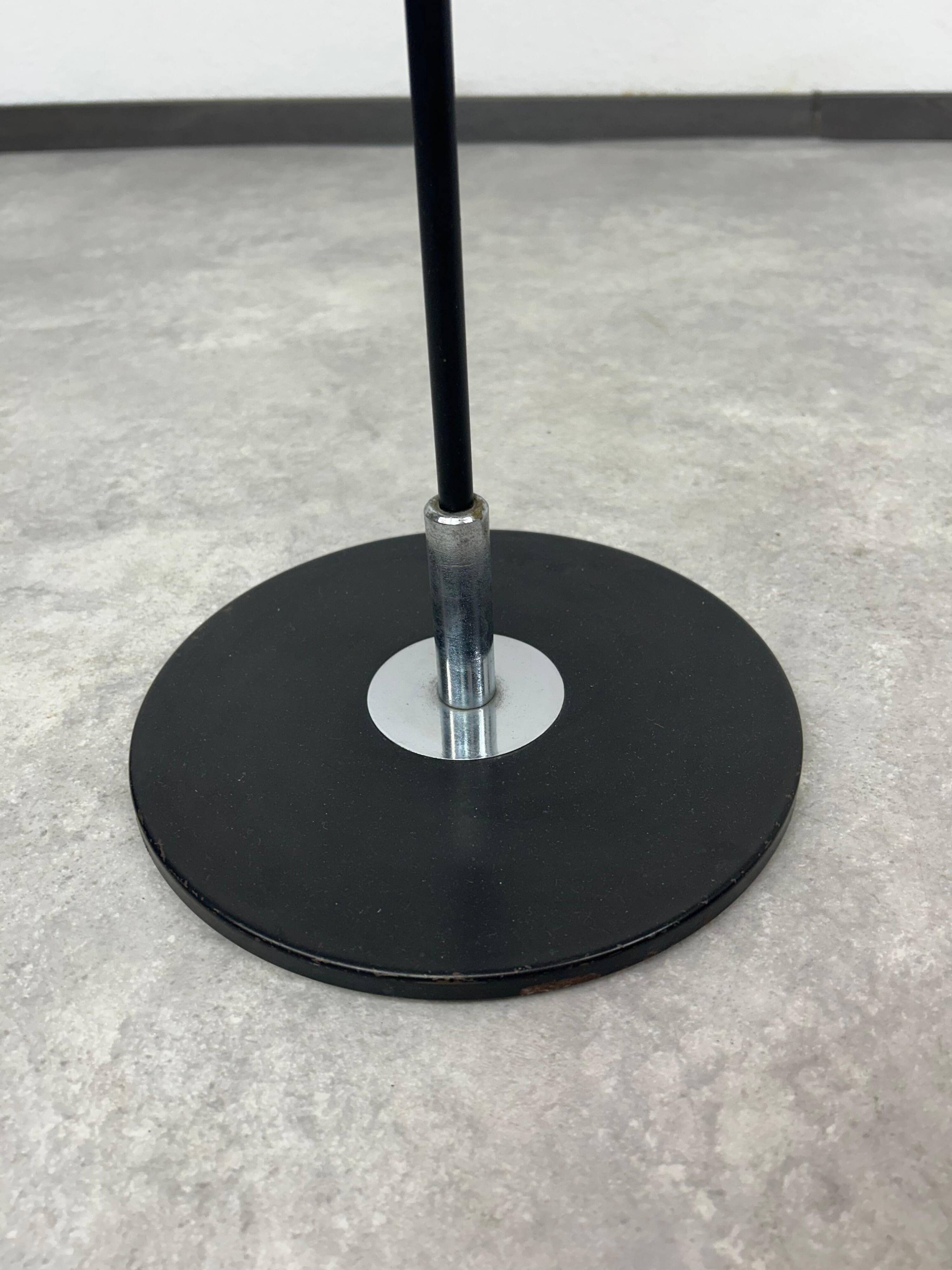 Orange floor lamp by Milanda Havlova - Vest Leuchten