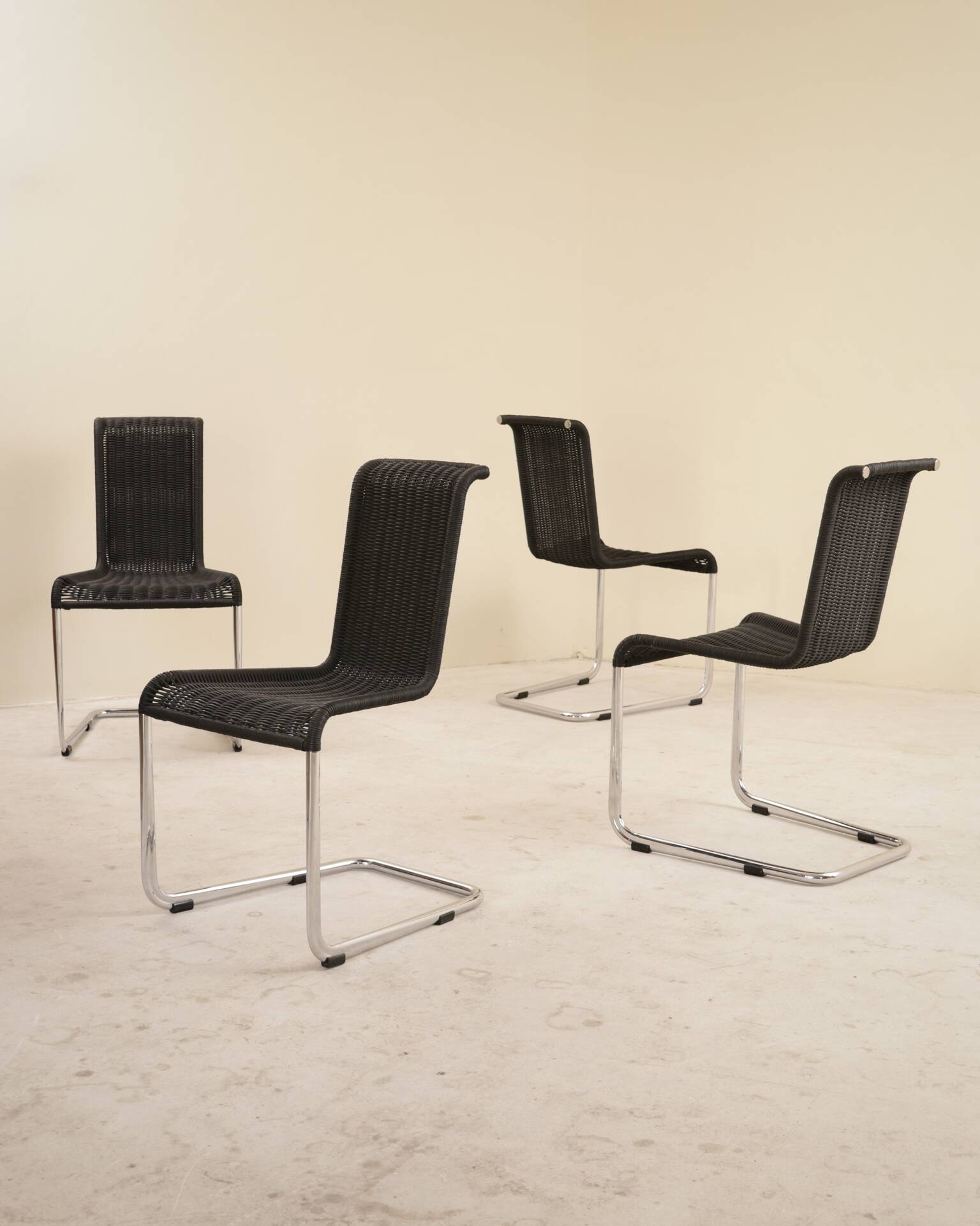 Chaises tubulaires cantilever, modèle B20, Tecta, 1980’s 