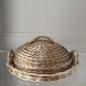 Cloche et plateau en osier tressé