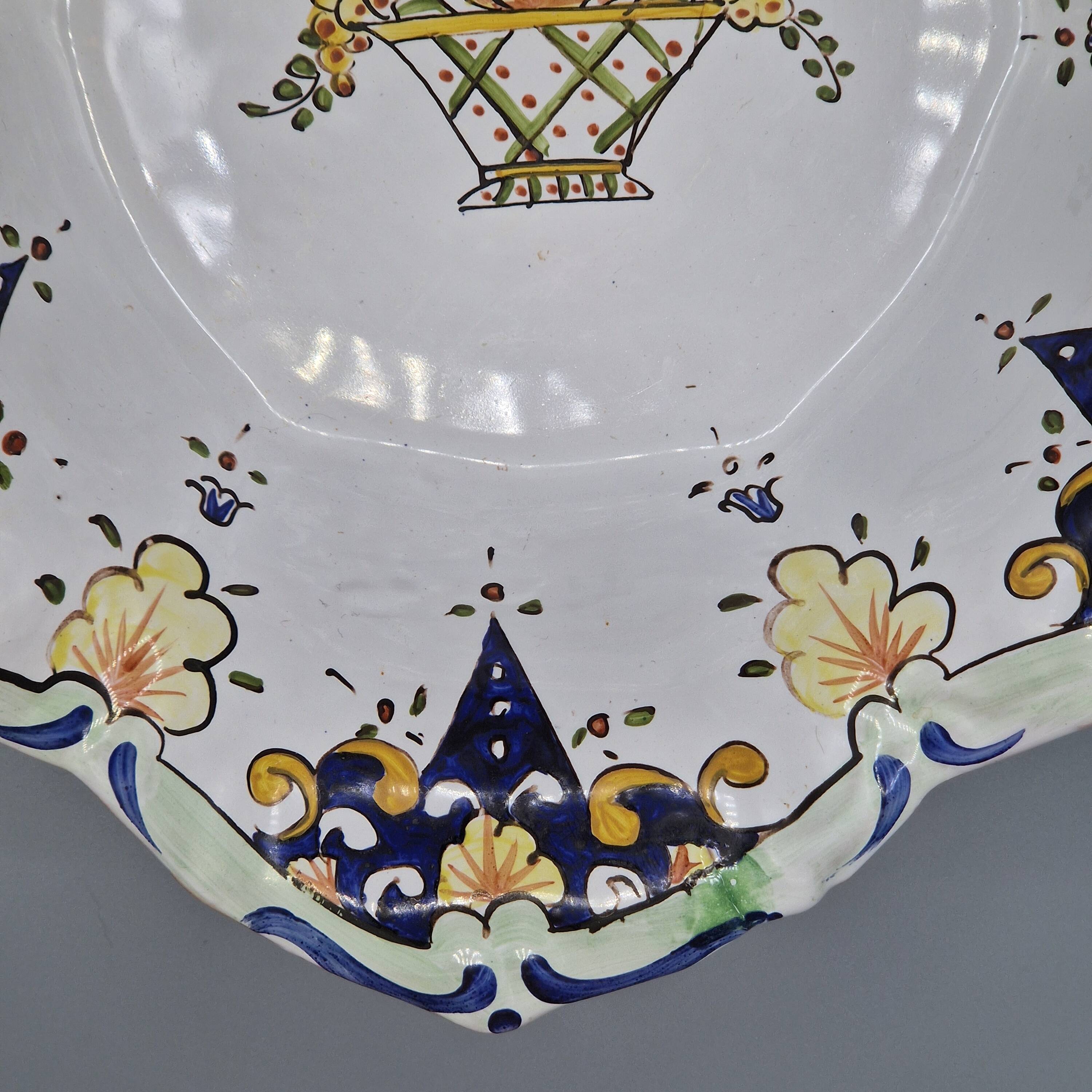 Assiette unique en faïence française vintage de Le Renoleau peinte à la main, 30 cm