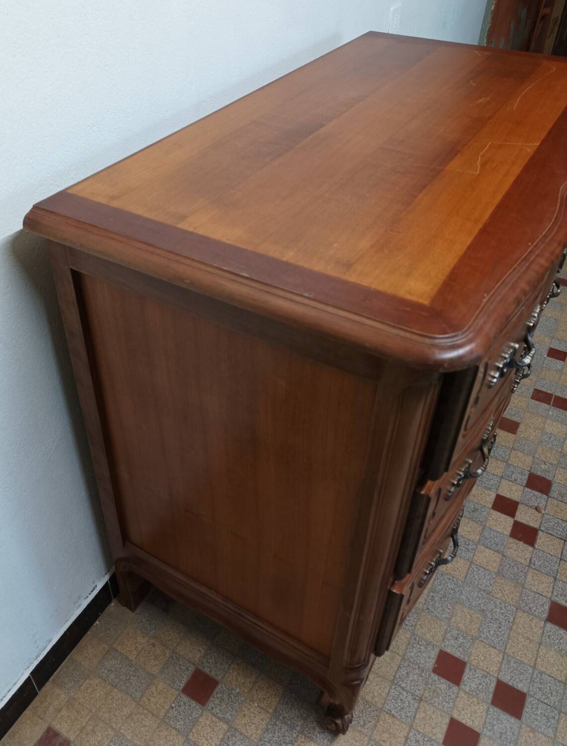 Louis XVI chest of drawers with 3 drawers