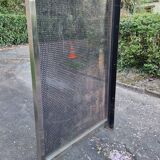 Metal screen partition