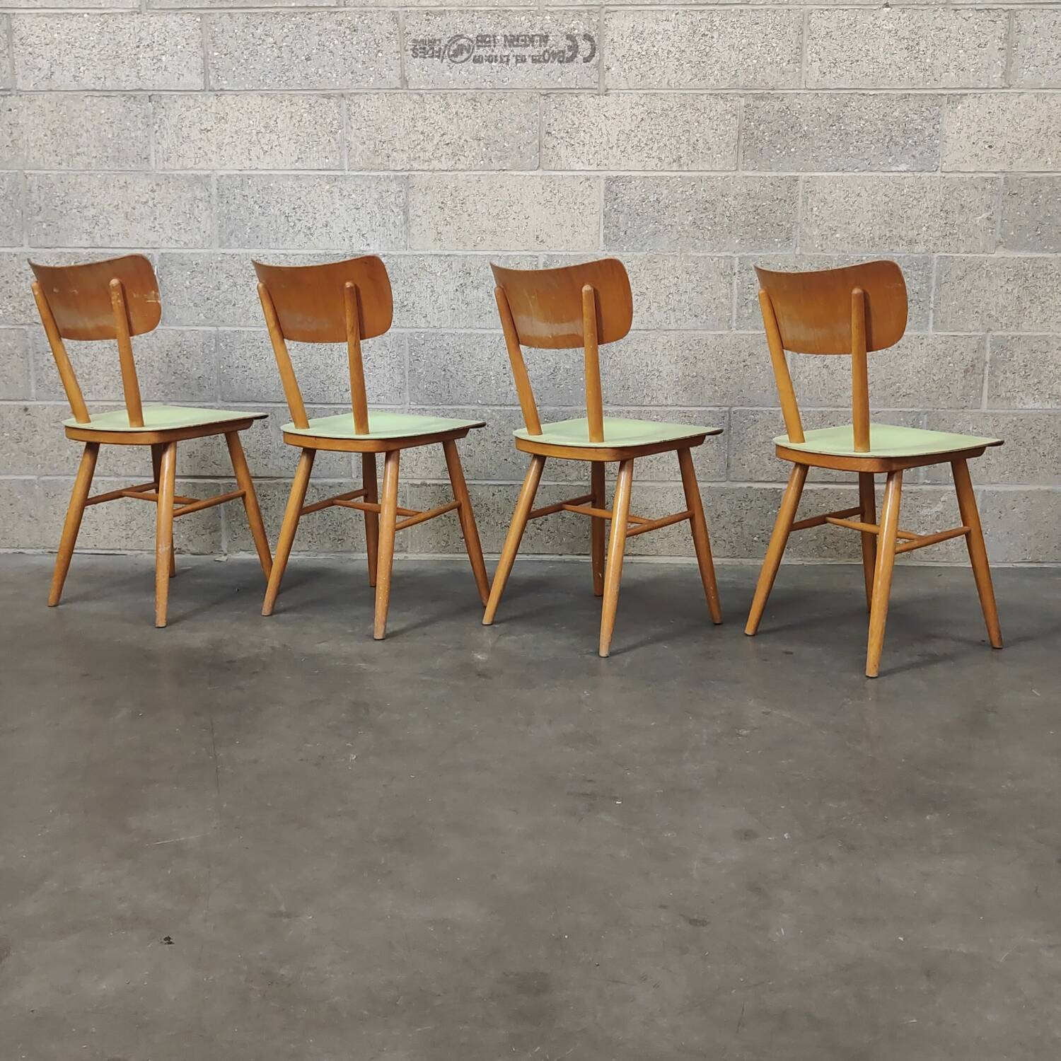 Lot de 4 chaises TON en bois , vert pastel et crème 1960