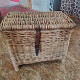 Wicker trunk