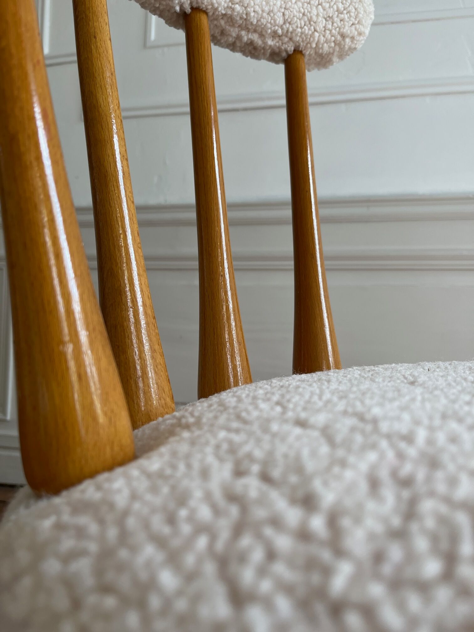 Chaise vintage en peau de mouton