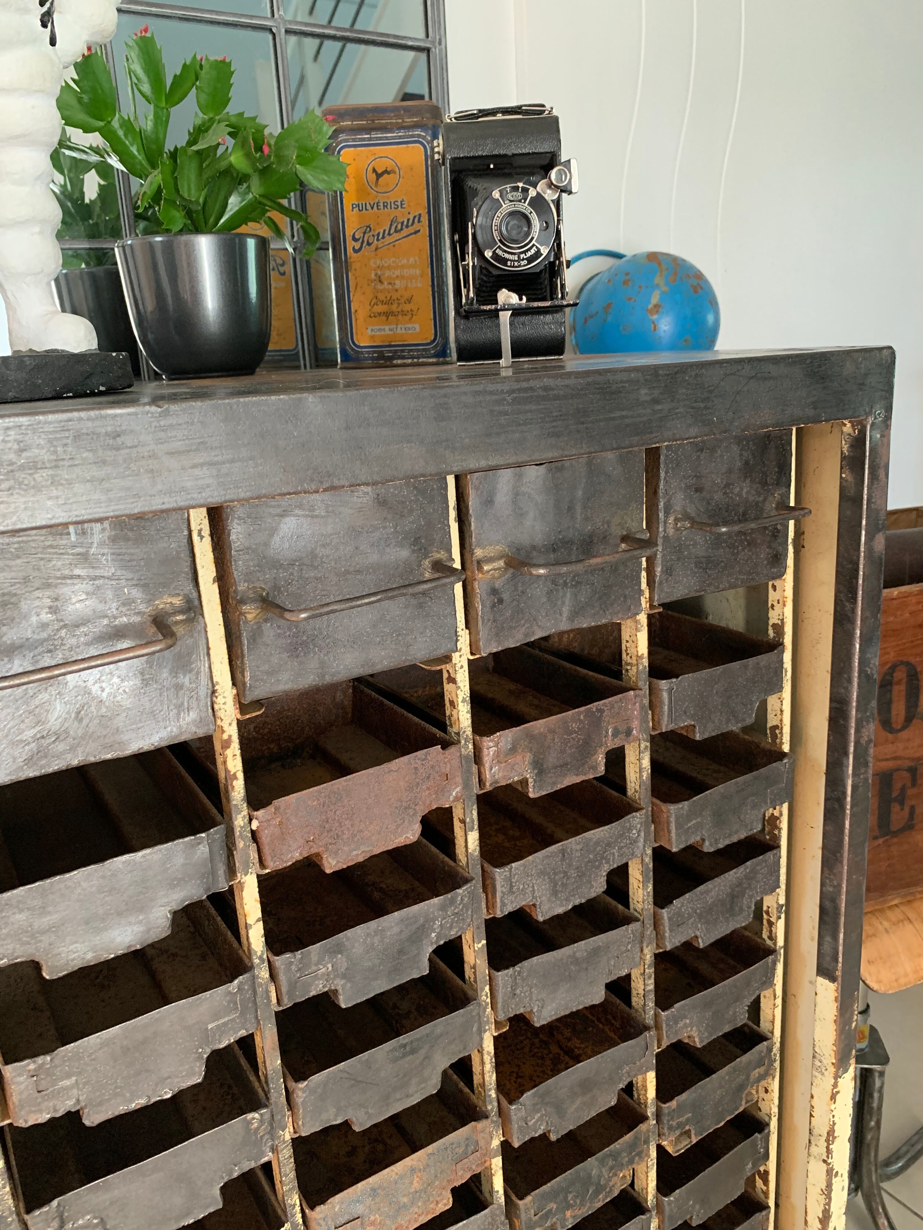 Industrial workshop furniture with metal drawers