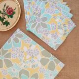 Round tablecloth and 6 napkins with vintage flower patterns