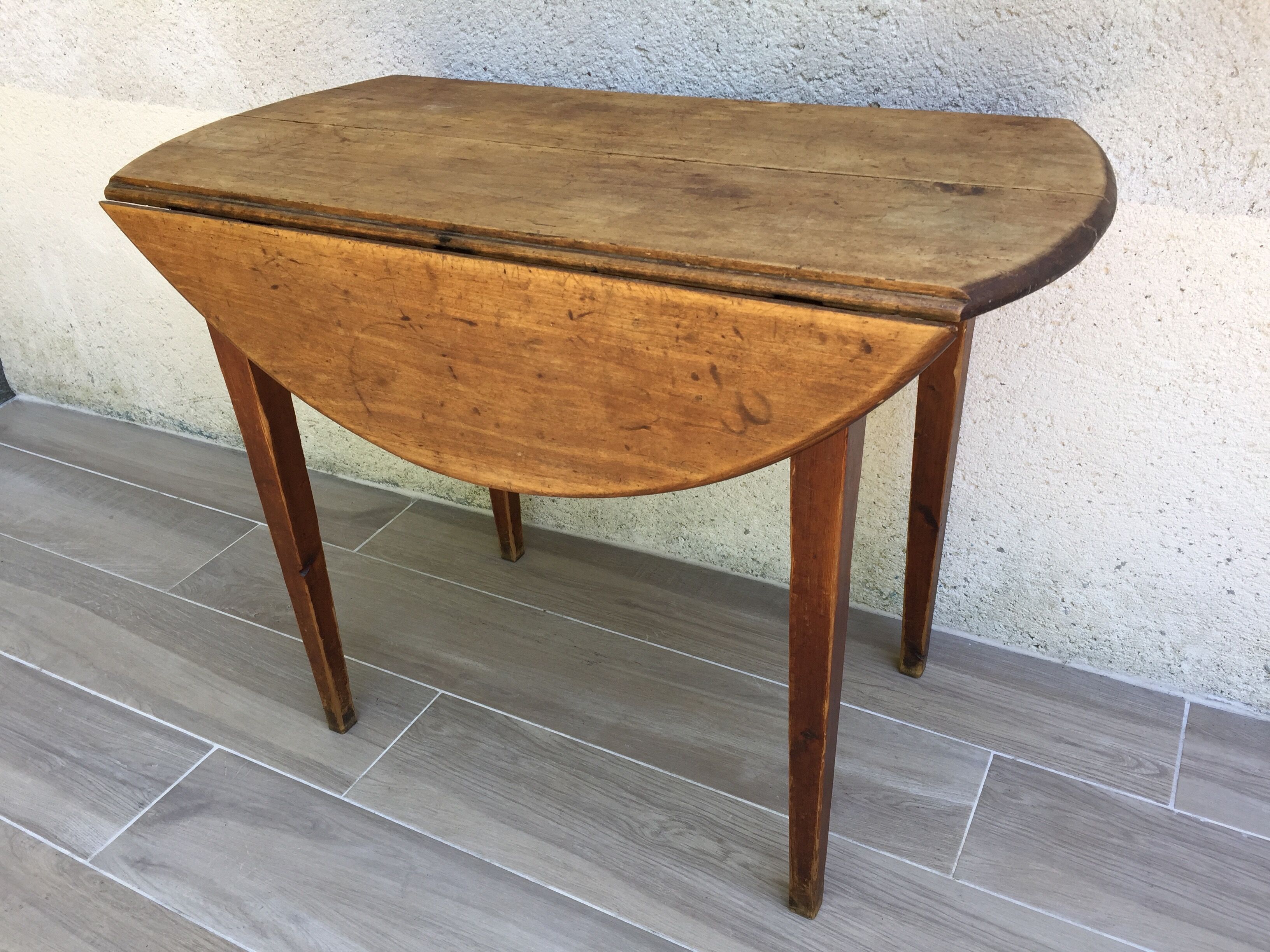 Round table at 2 vintage wood rabats