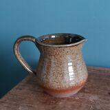 Jug with a milk jug signed, Beceleuf