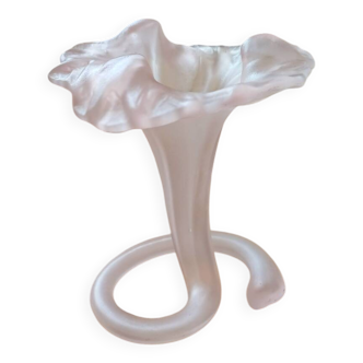 Flower vase in pink mate
