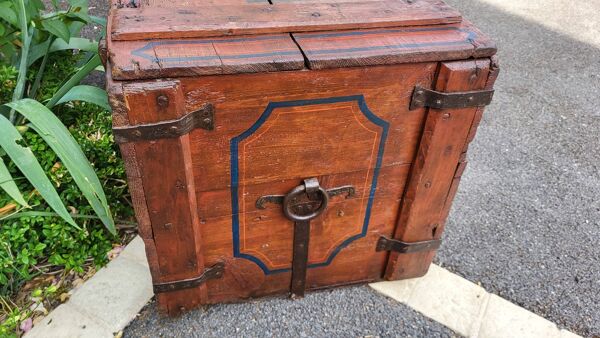 Coffre de mariage ancien en bois peint XIXème