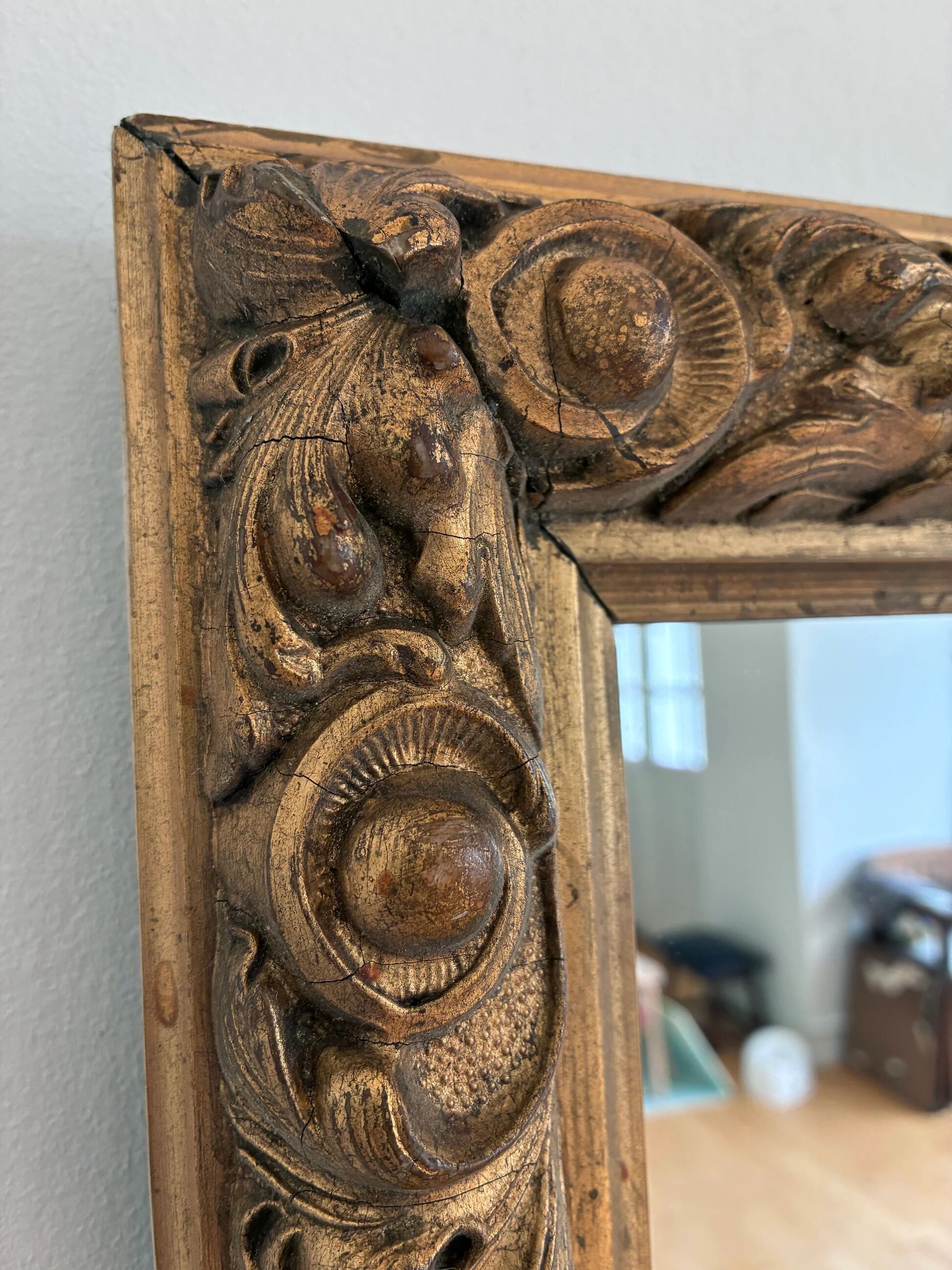 Miroir mural en bois doré antique français en or