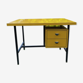 Formica desk of the 1960s