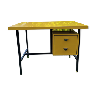Formica desk of the 1960s