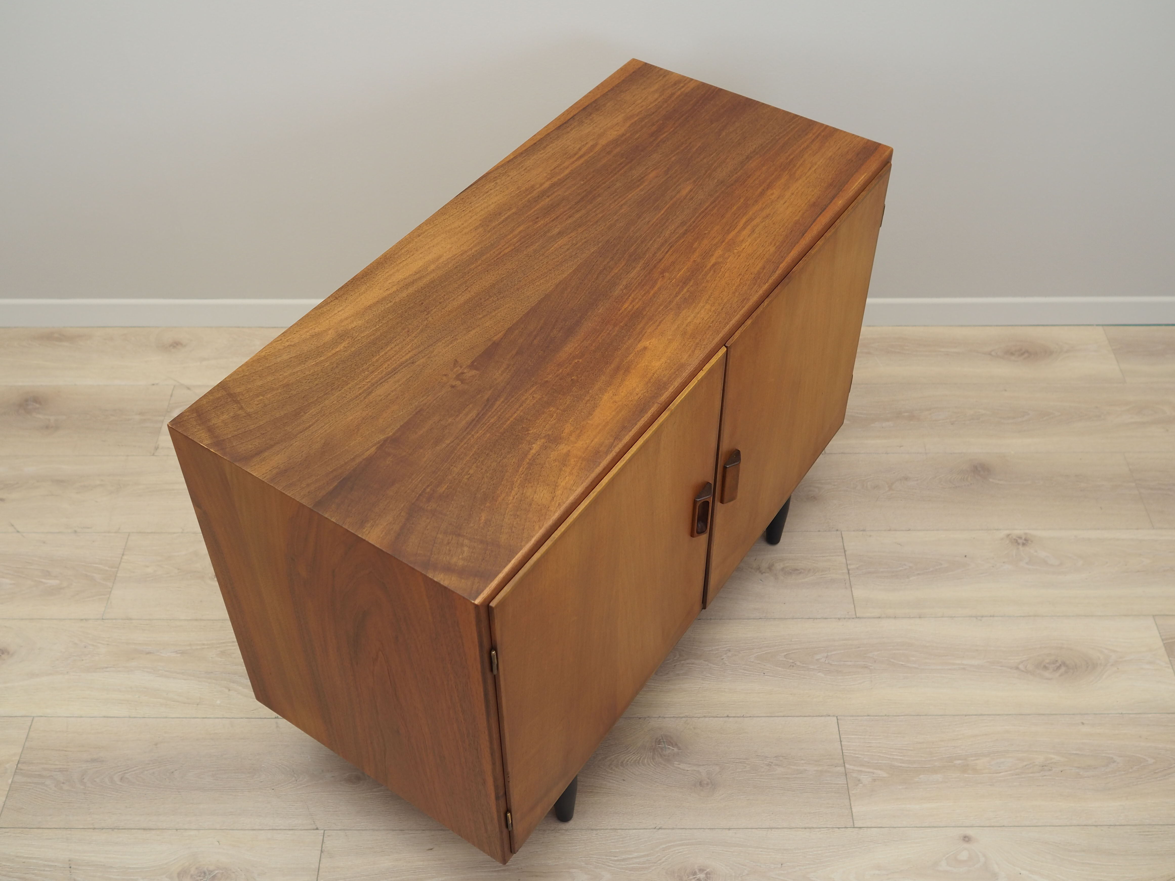 Walnut cabinet, Danish design, 1960s, designer: Børge Mogensen
