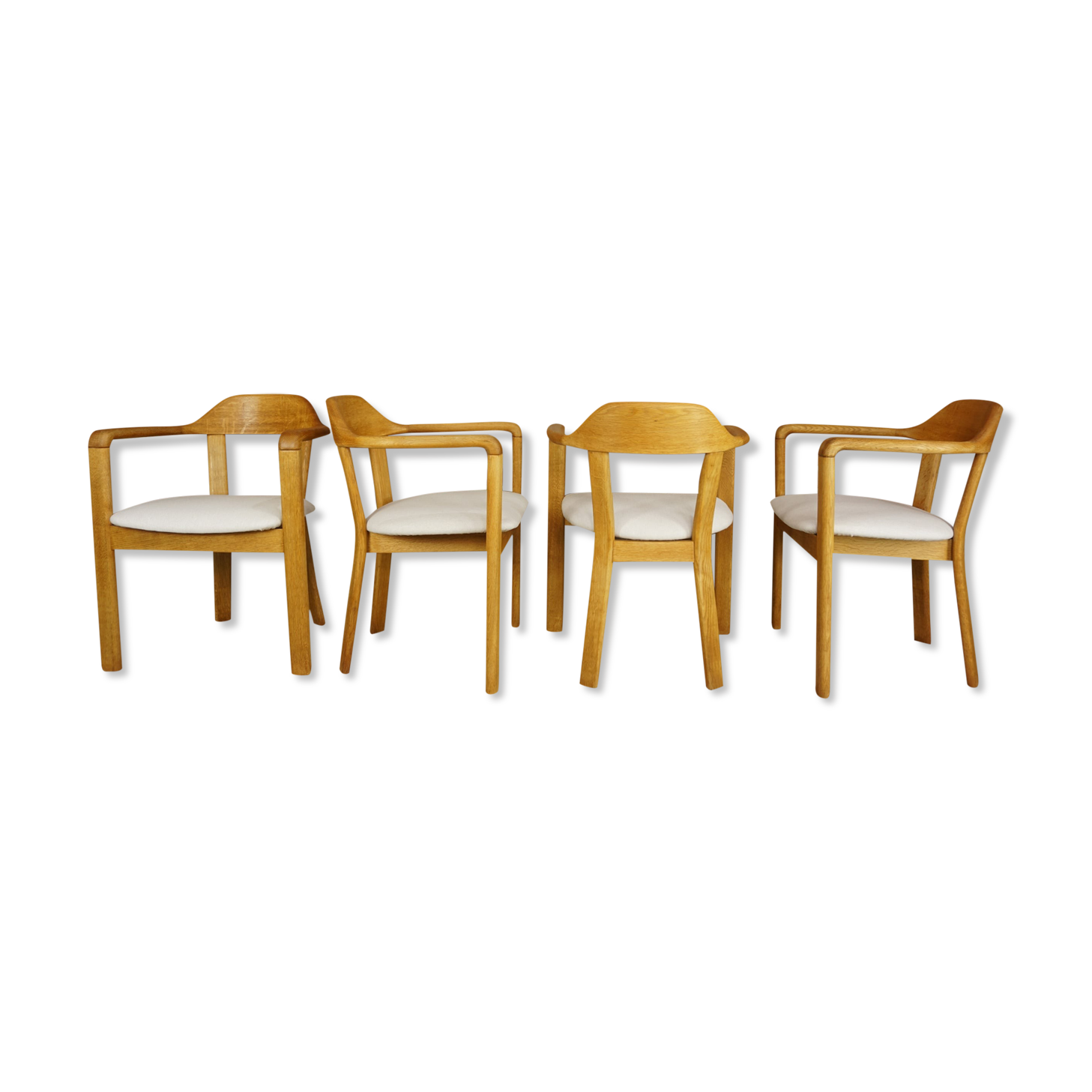 Suite de 4 fauteuils en chêne et tissu