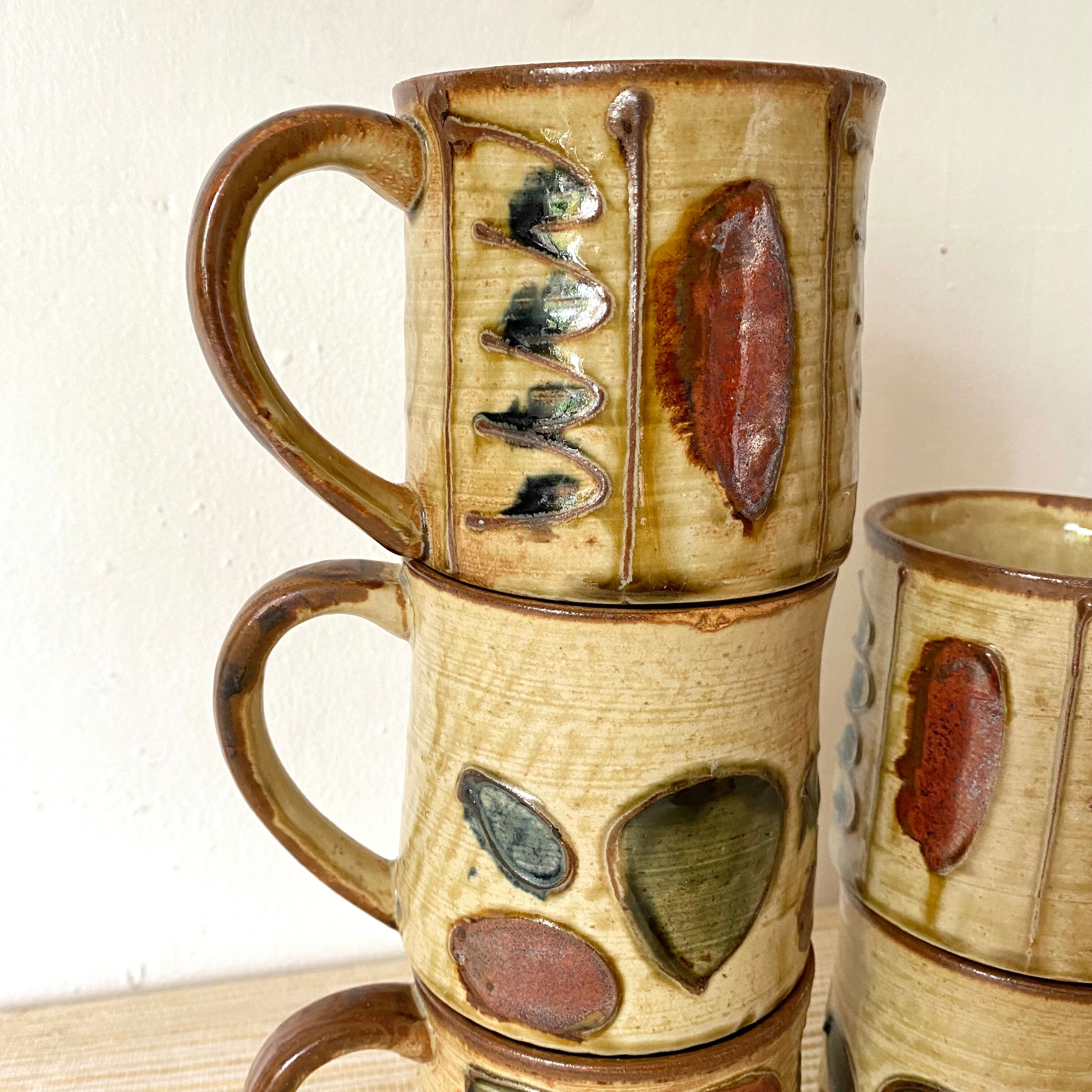 Tasses , mug vintage en céramique