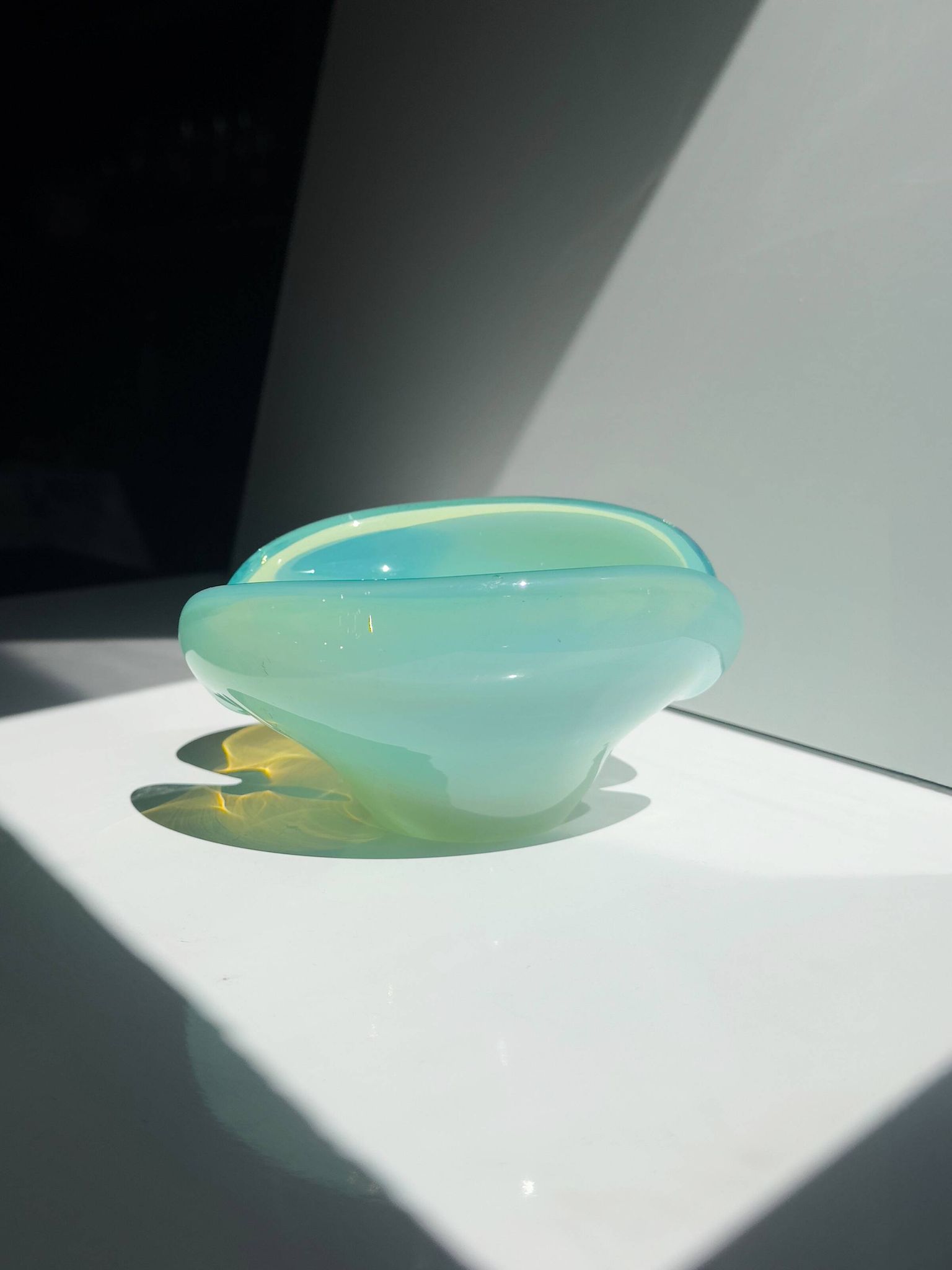 Vintage Murano uranium glass ashtray / vide poche, sommerso glass
