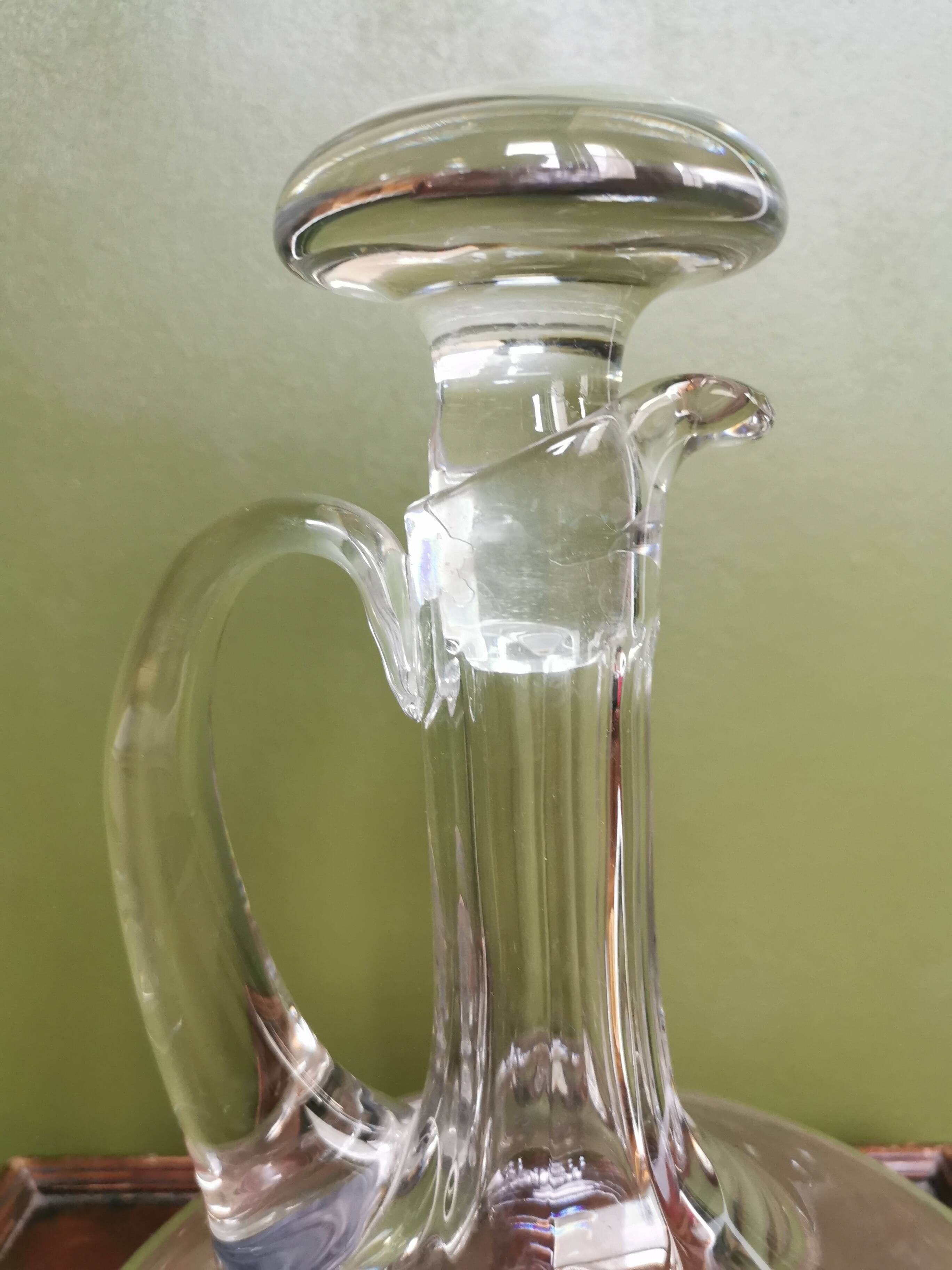 Wine carafe