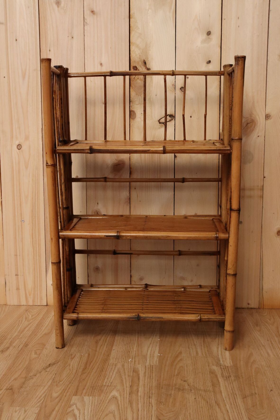 Foldable bamboo shelf
