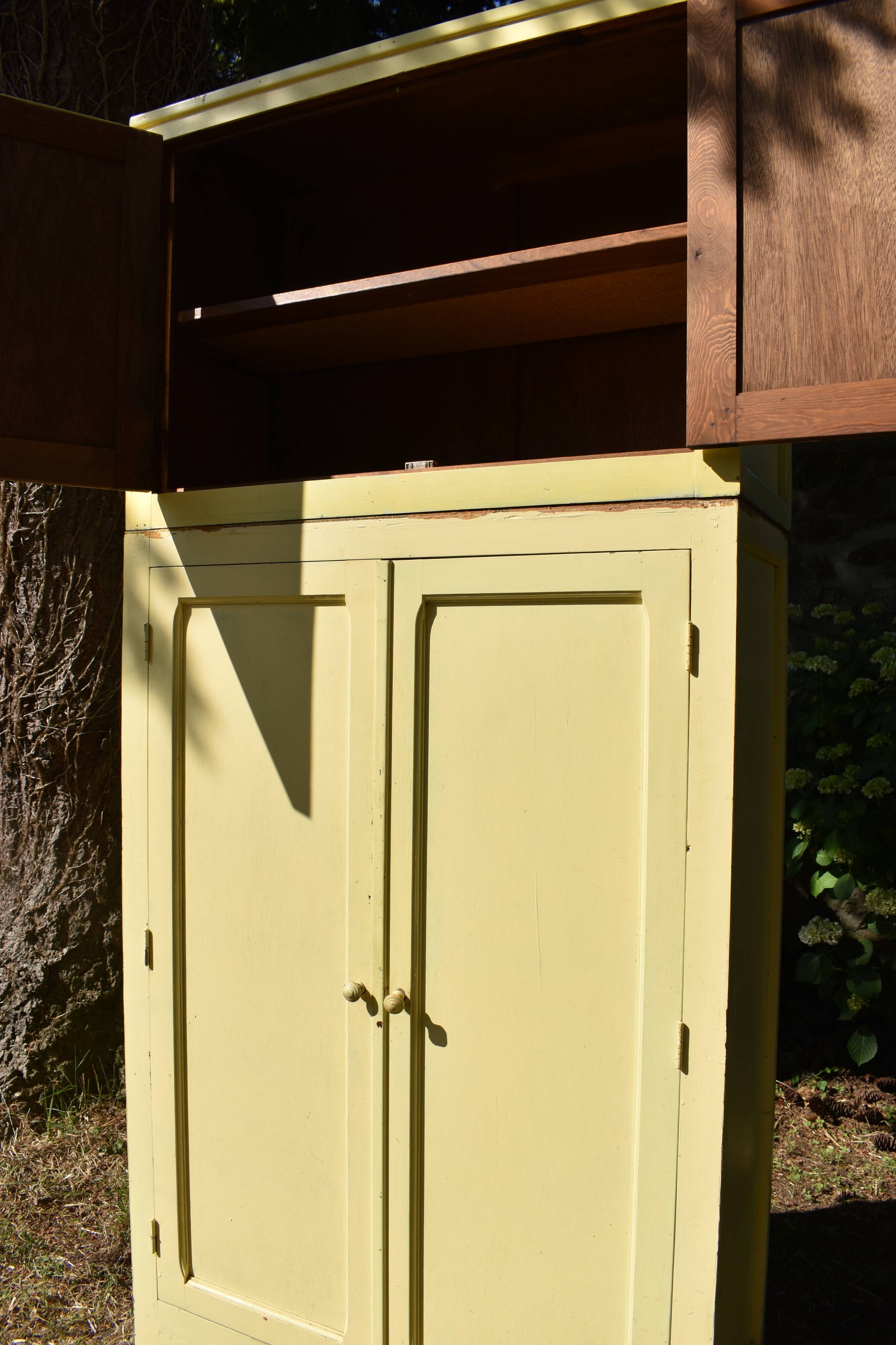 Armoire ancienne buffet jaune vintage parisien
