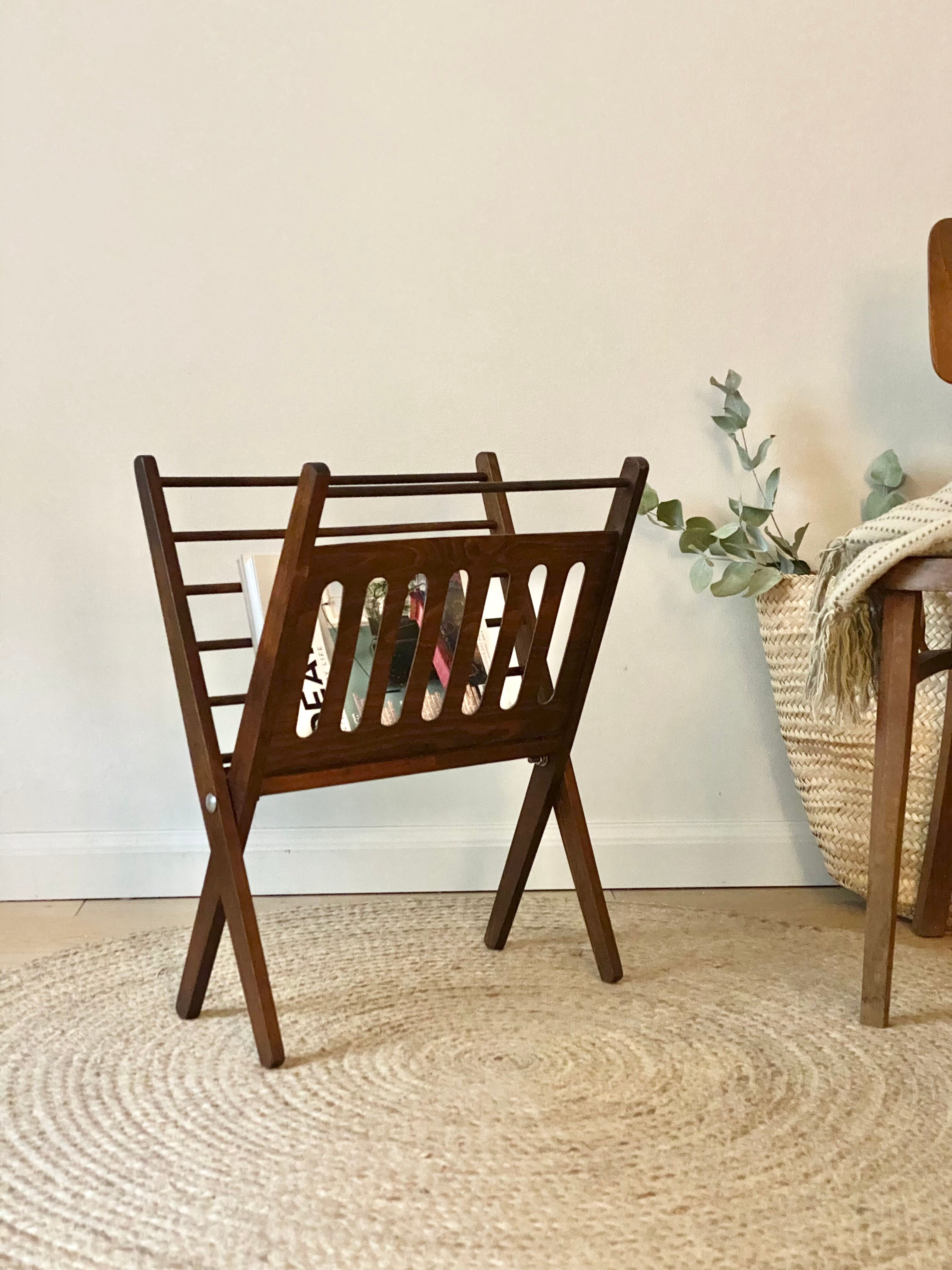Magazine holder