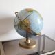 Globe terrestre en relief en laiton vintage