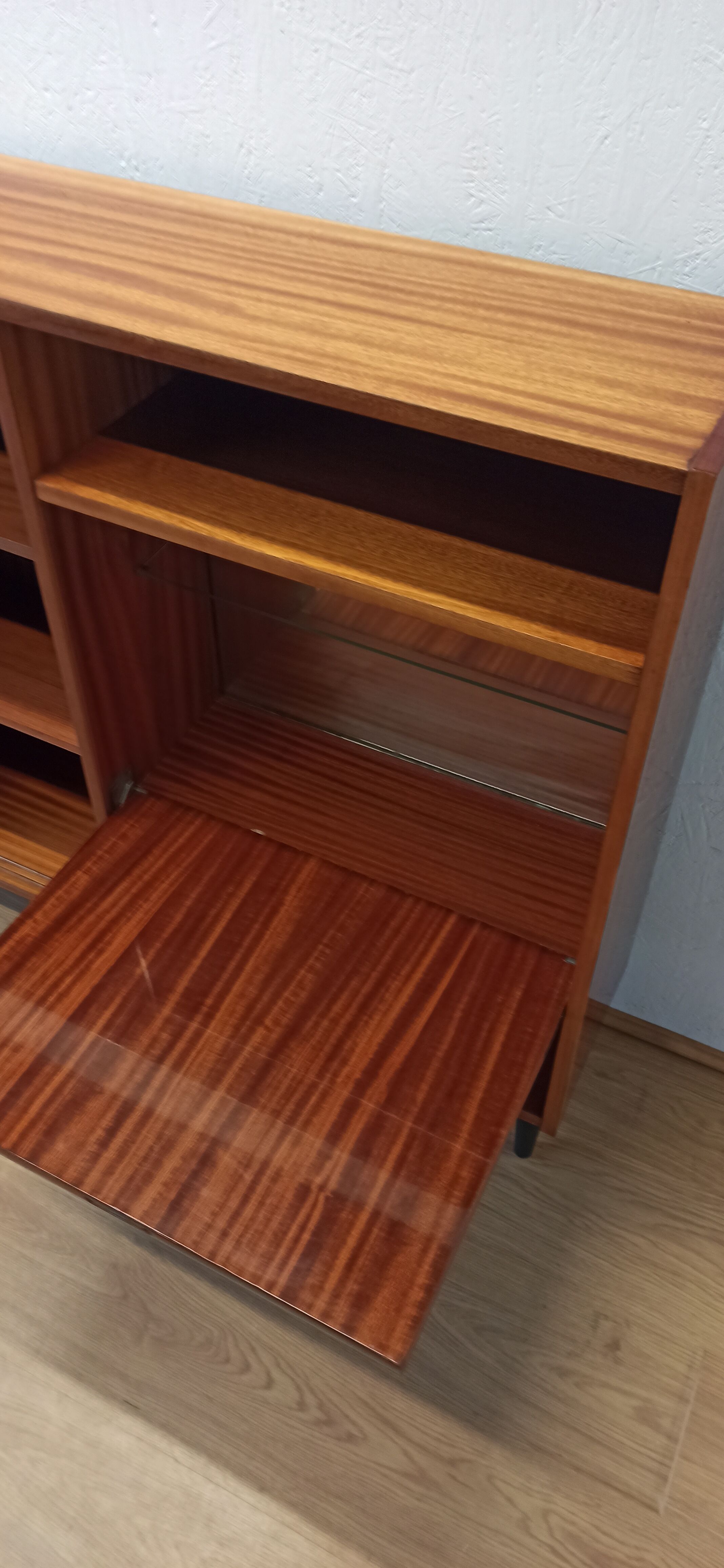 Buffet moderniste, des années 1970