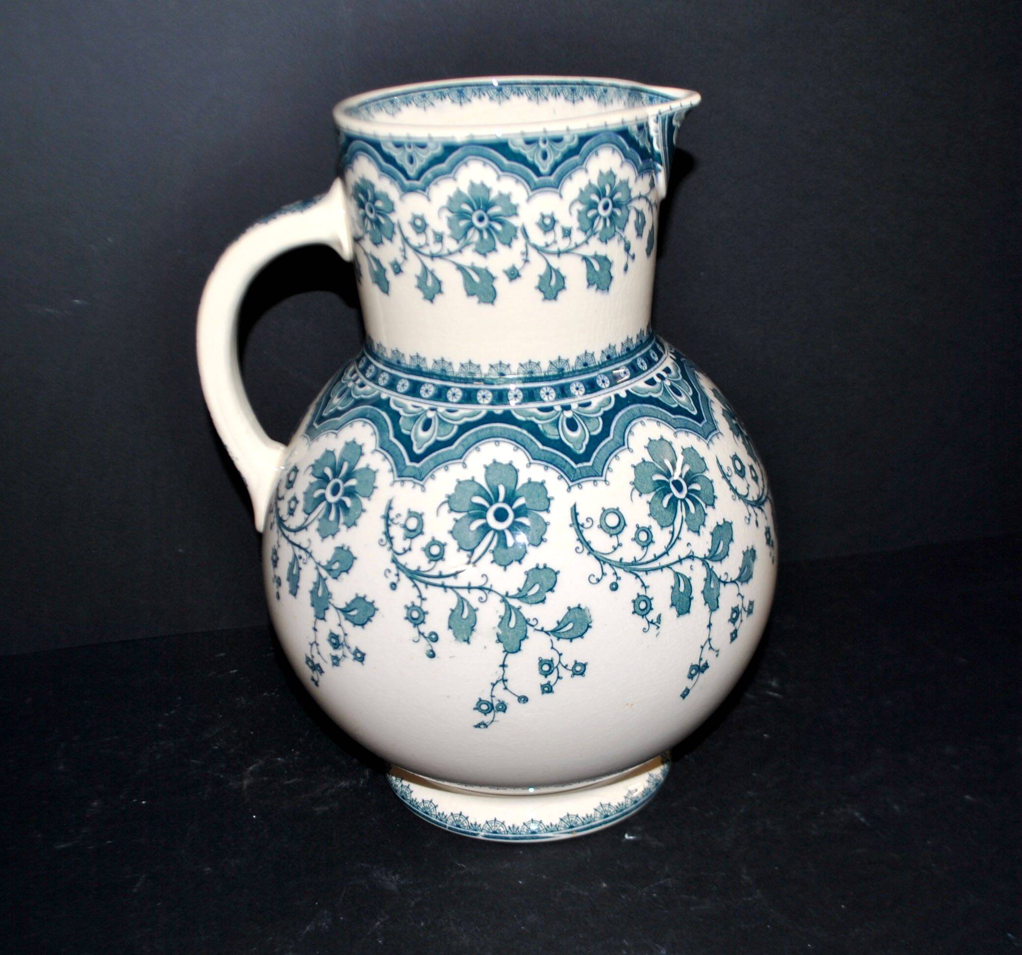 Vase, pichet Malines en faïence fleuri bleue Sarreguemines U&C