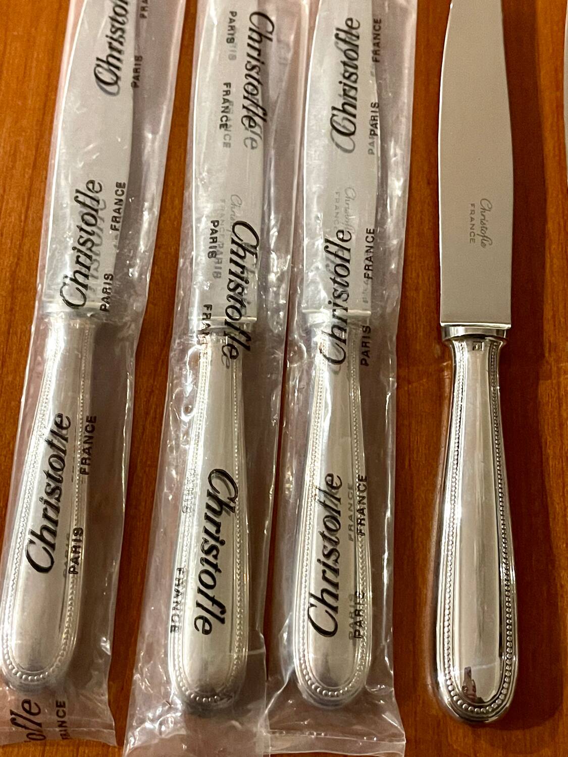 Christofle pearls, 24 knives excellent condition with box