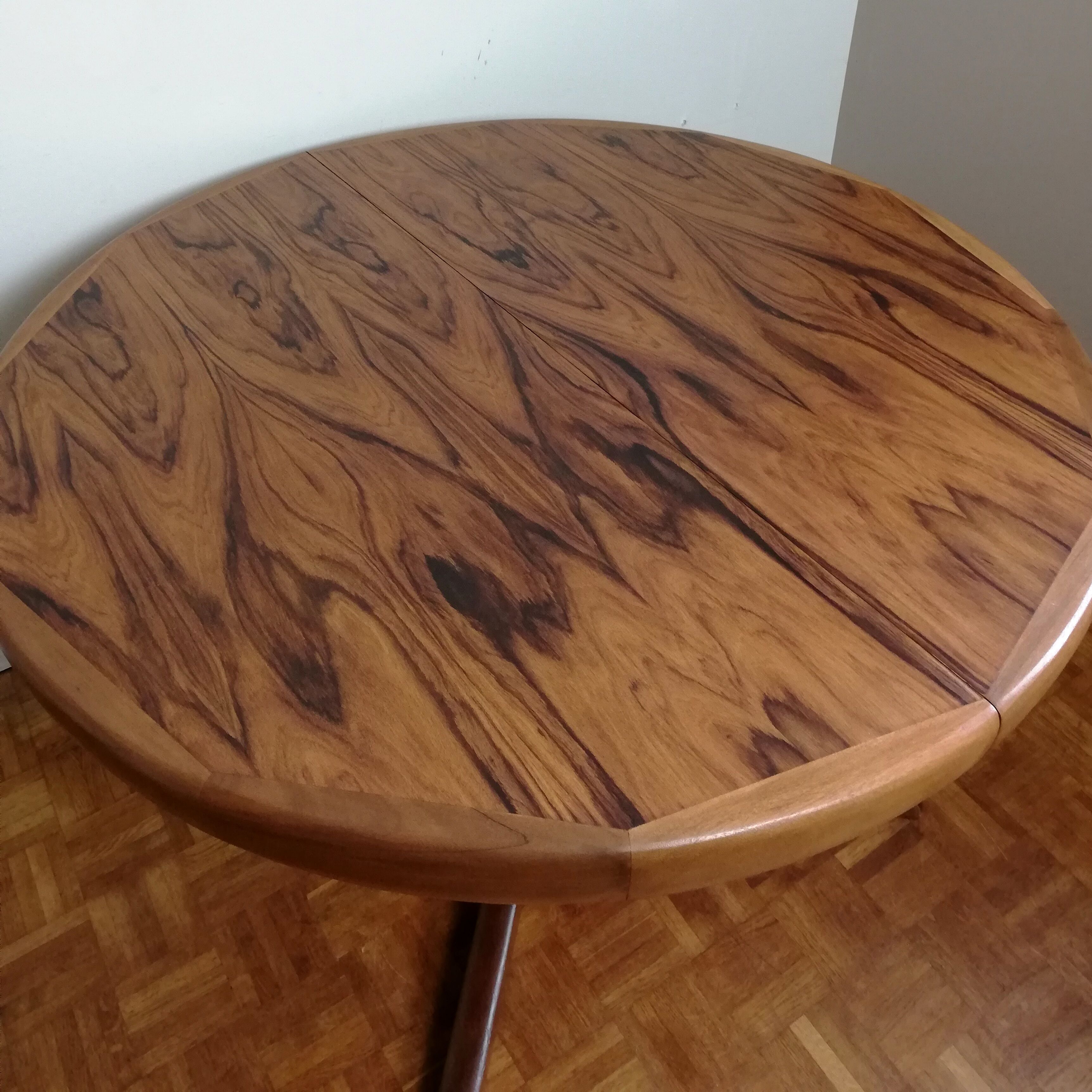 Central-footed rosewood round table