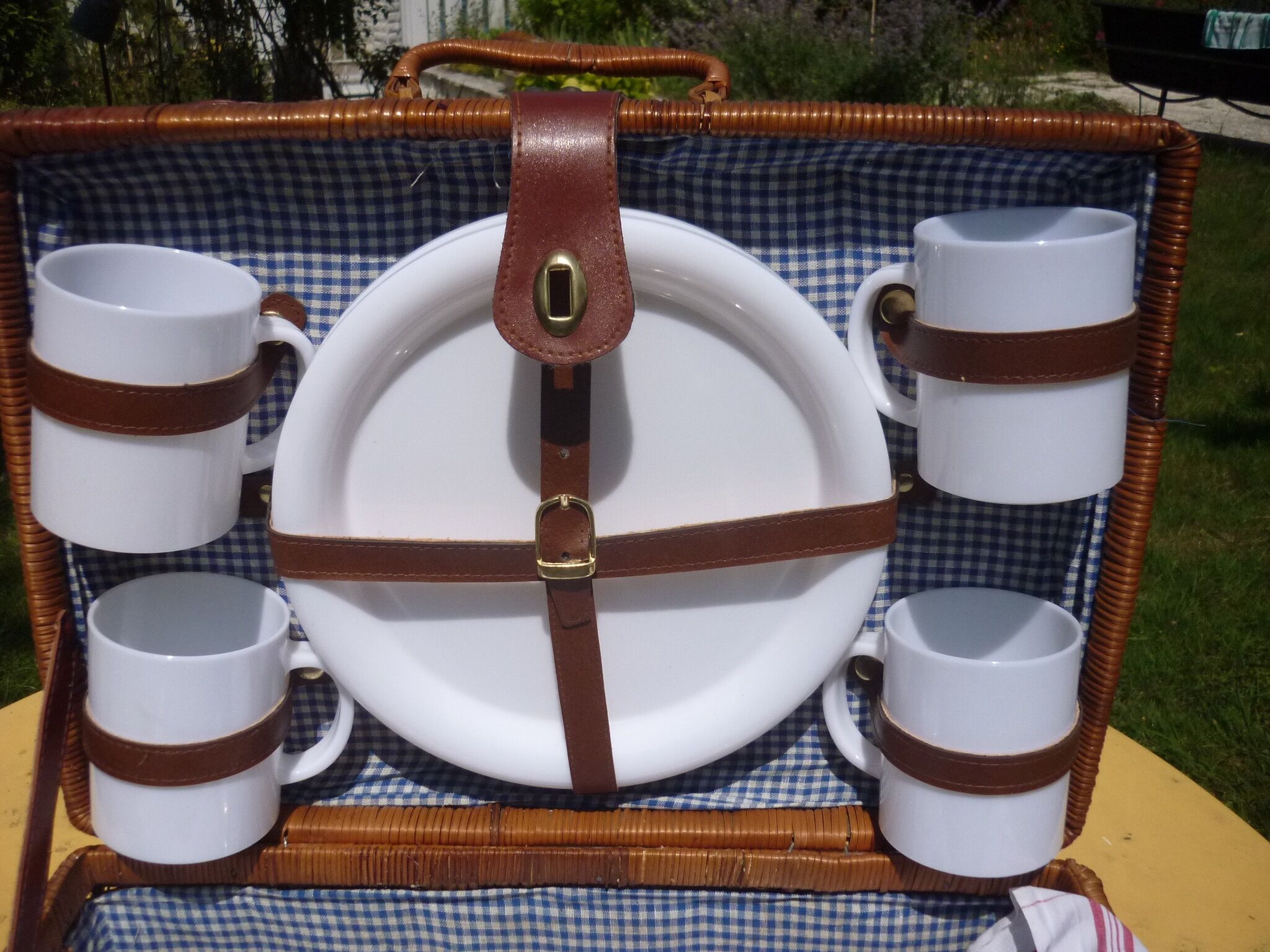 Wicker picnic basket