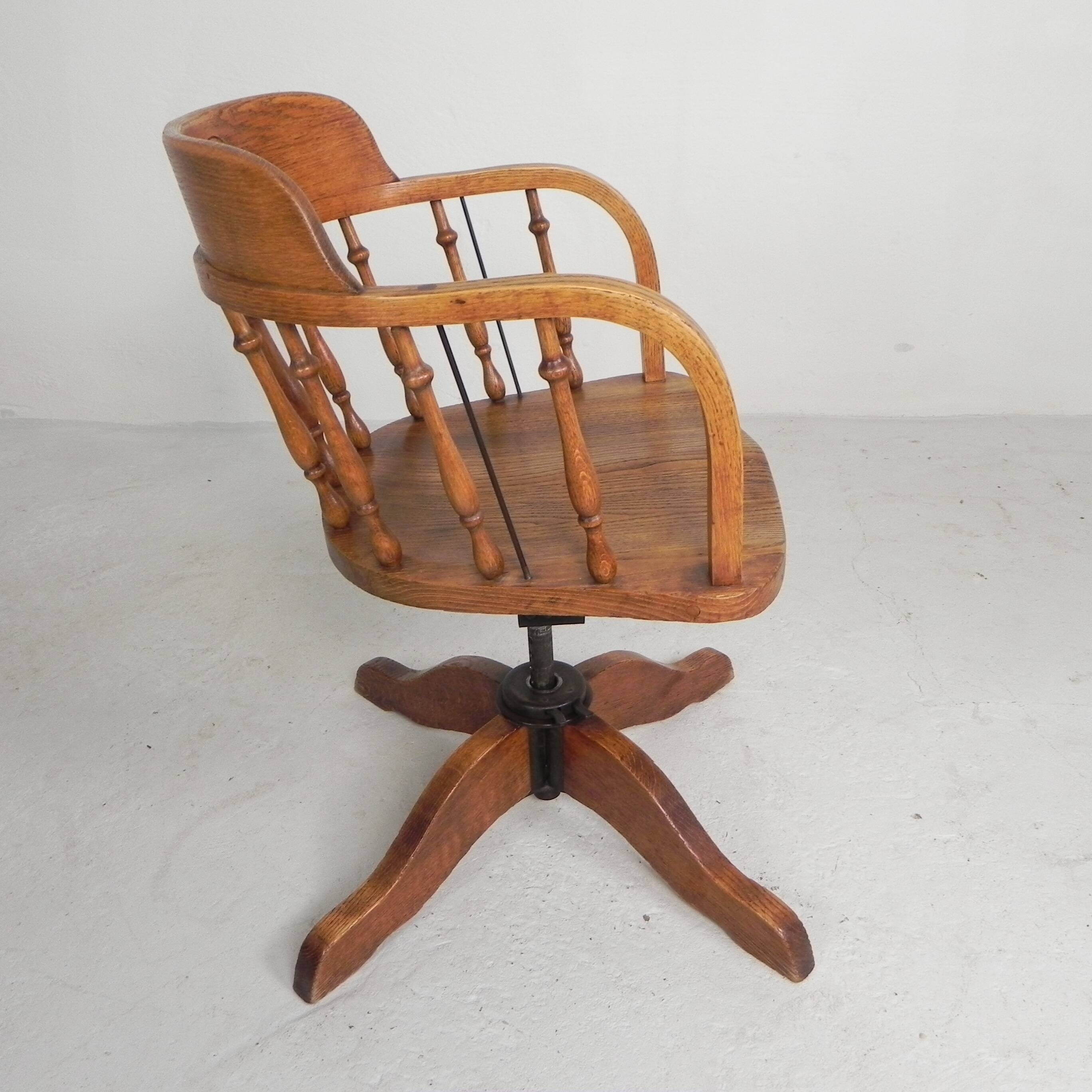 Oak office chair with a spring system and height adjustable, 1930s.