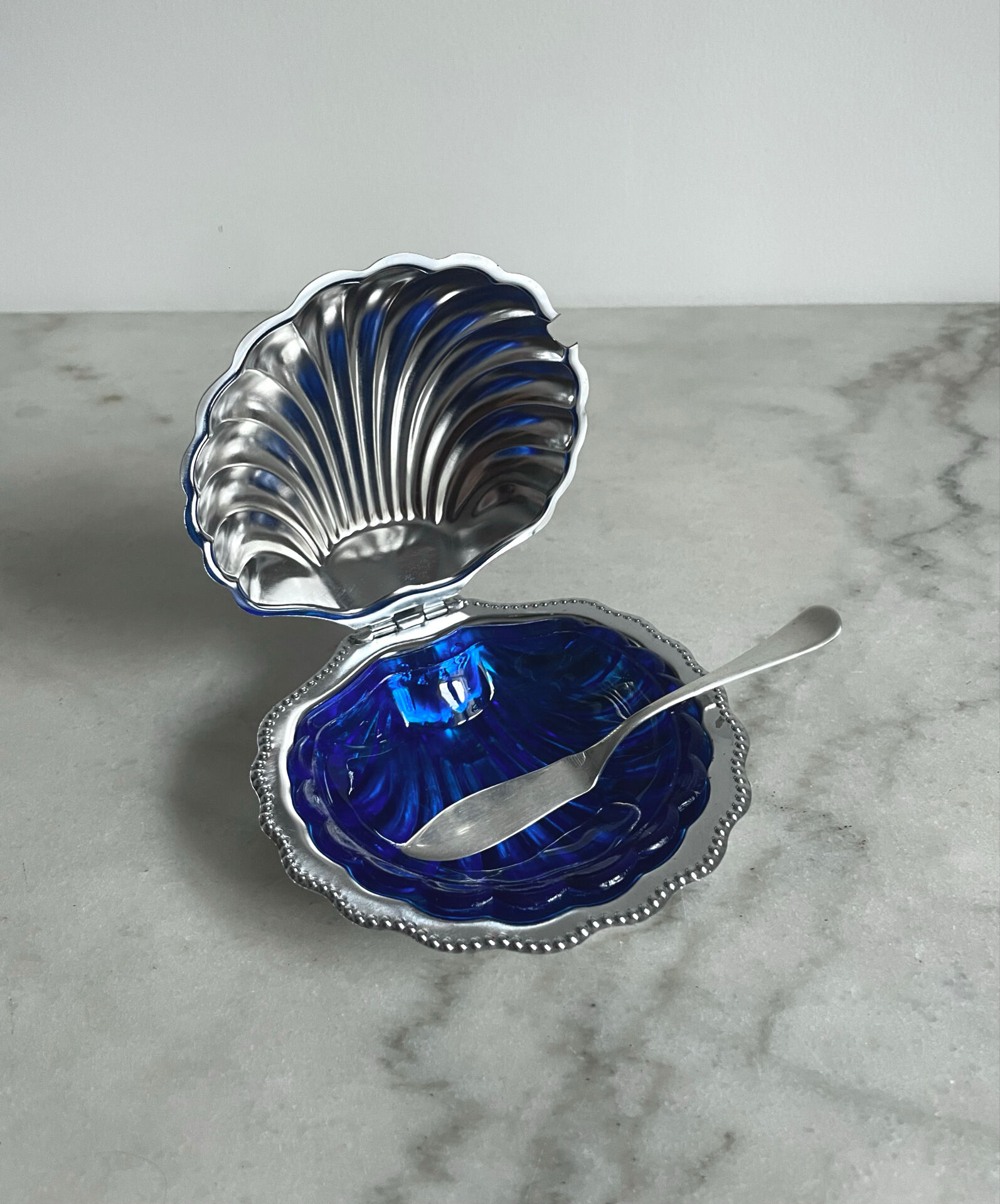 Vintage shell butter dish