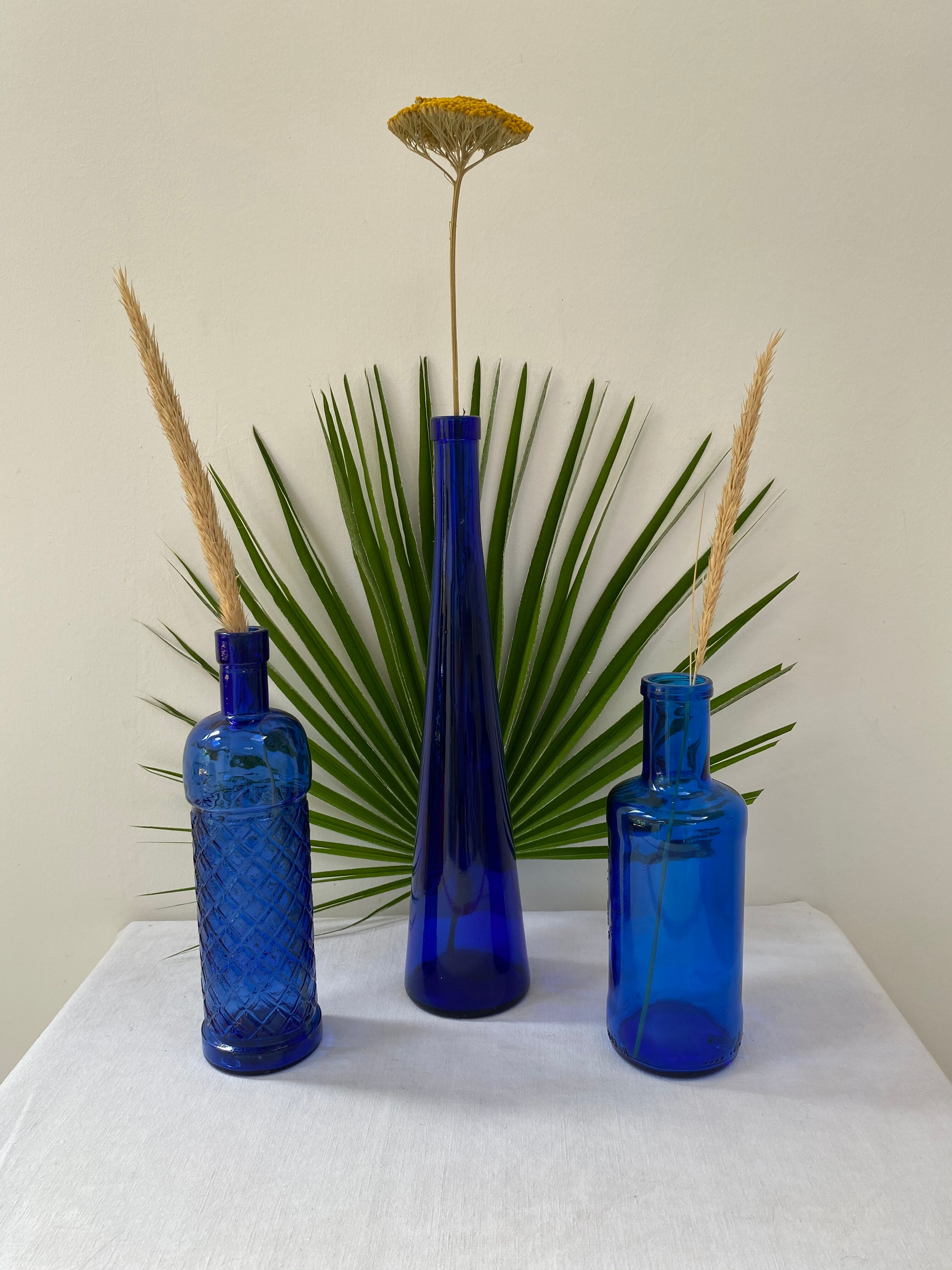Lot de 3 bouteilles en verre bleu cobalt