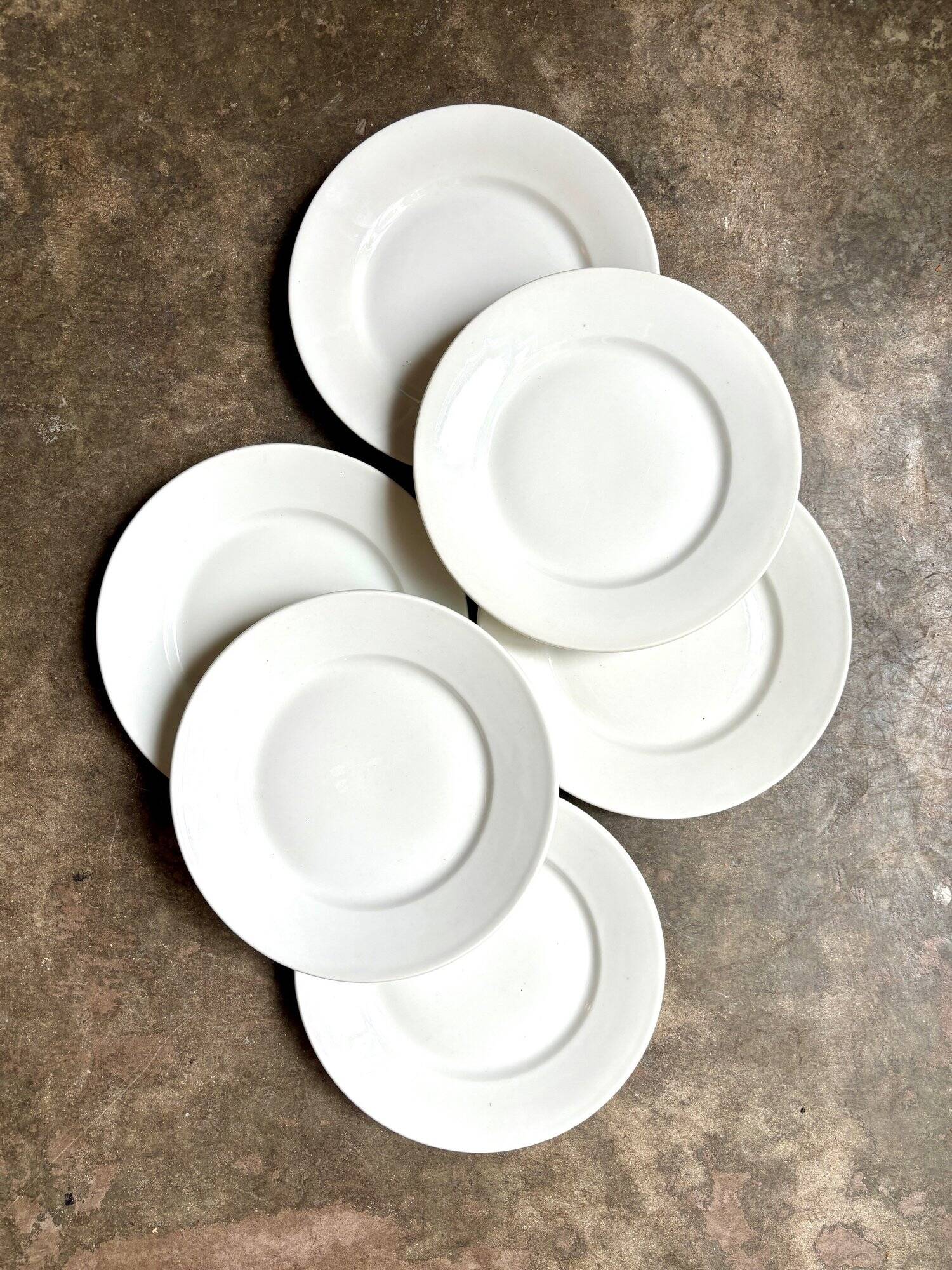 6 white porcelain flat plates