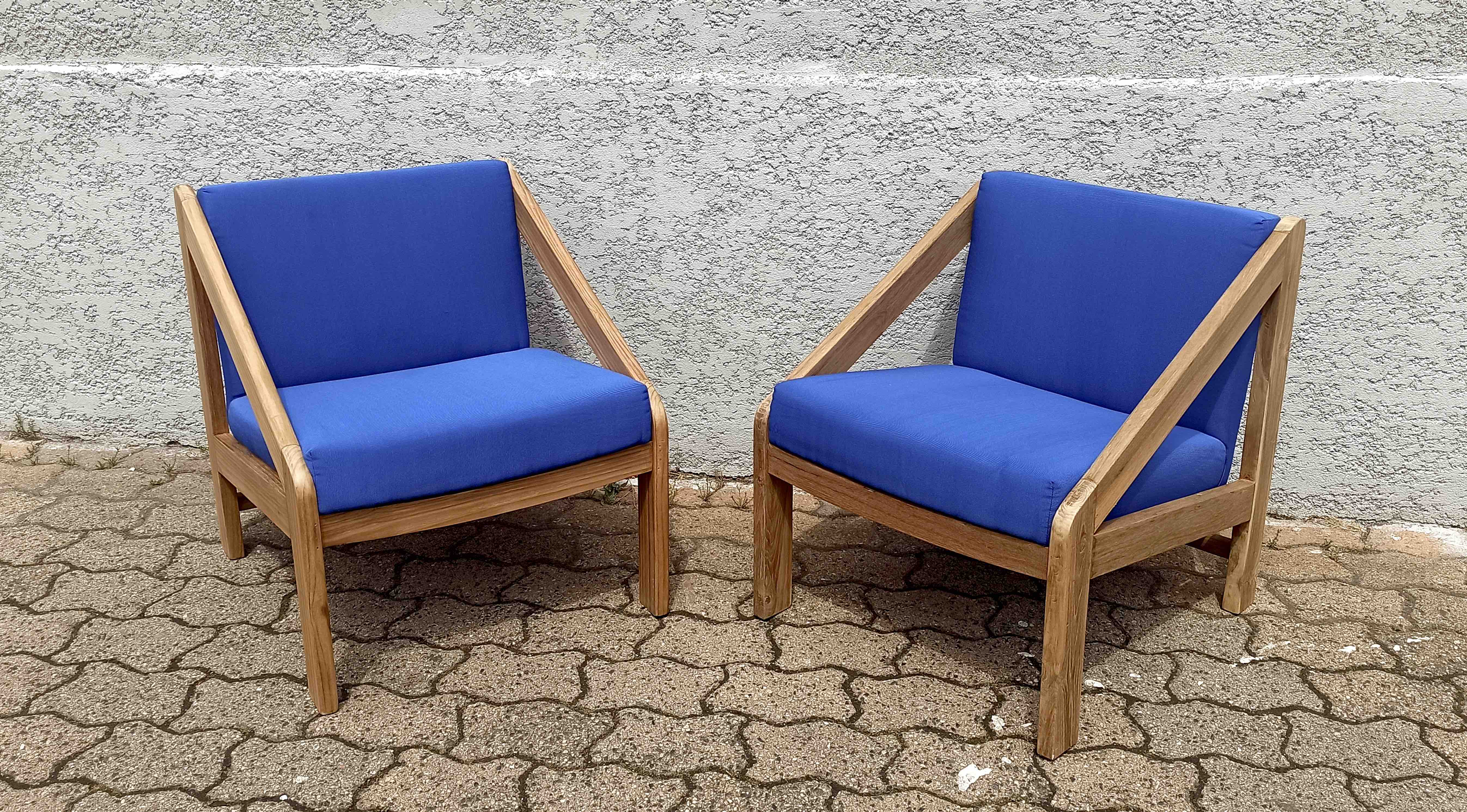 Paire de fauteuils années 70