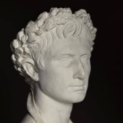 Buste en plâtre de l'empereur Auguste