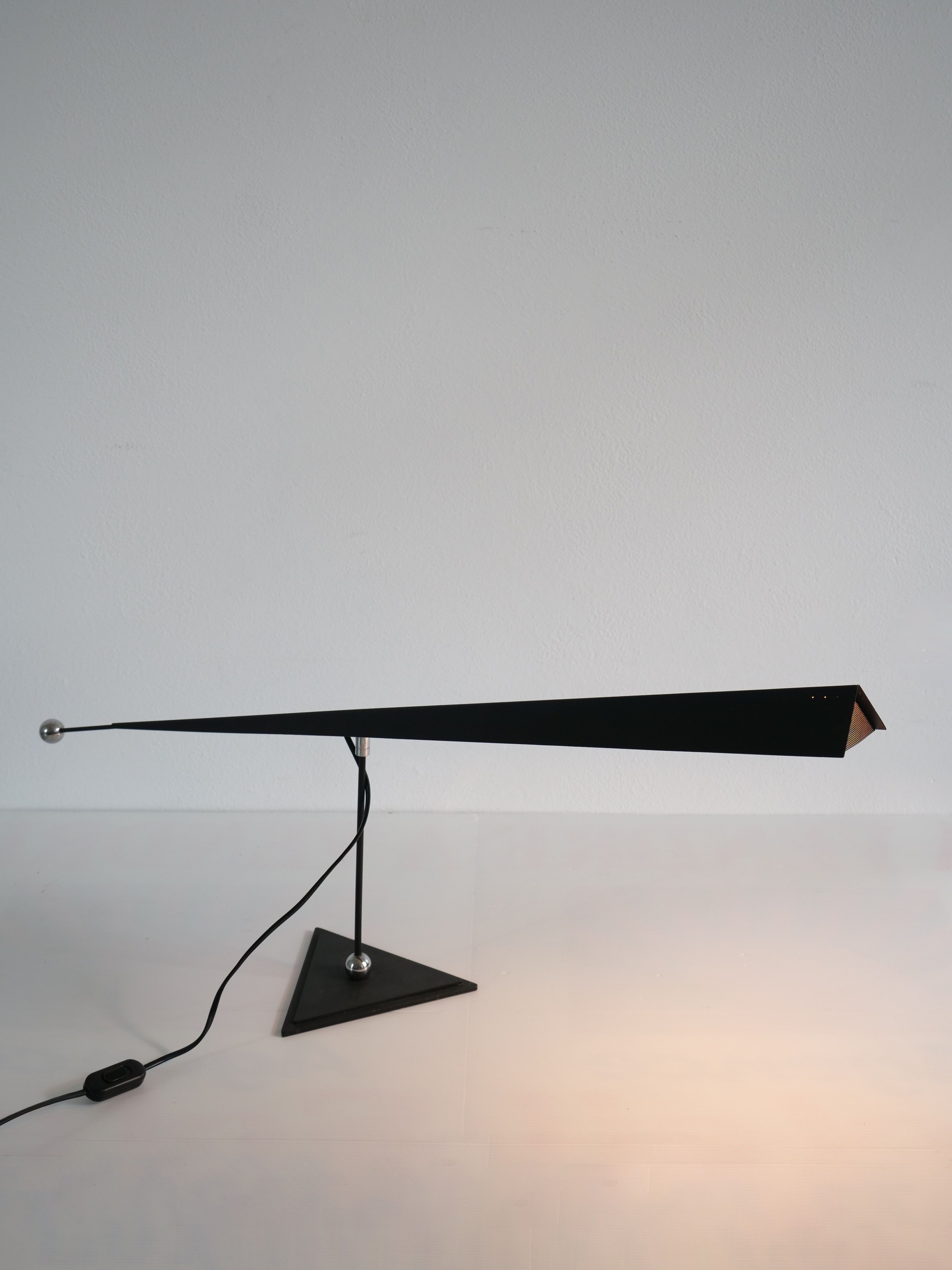 lamp unique design italy 1980 Lumen