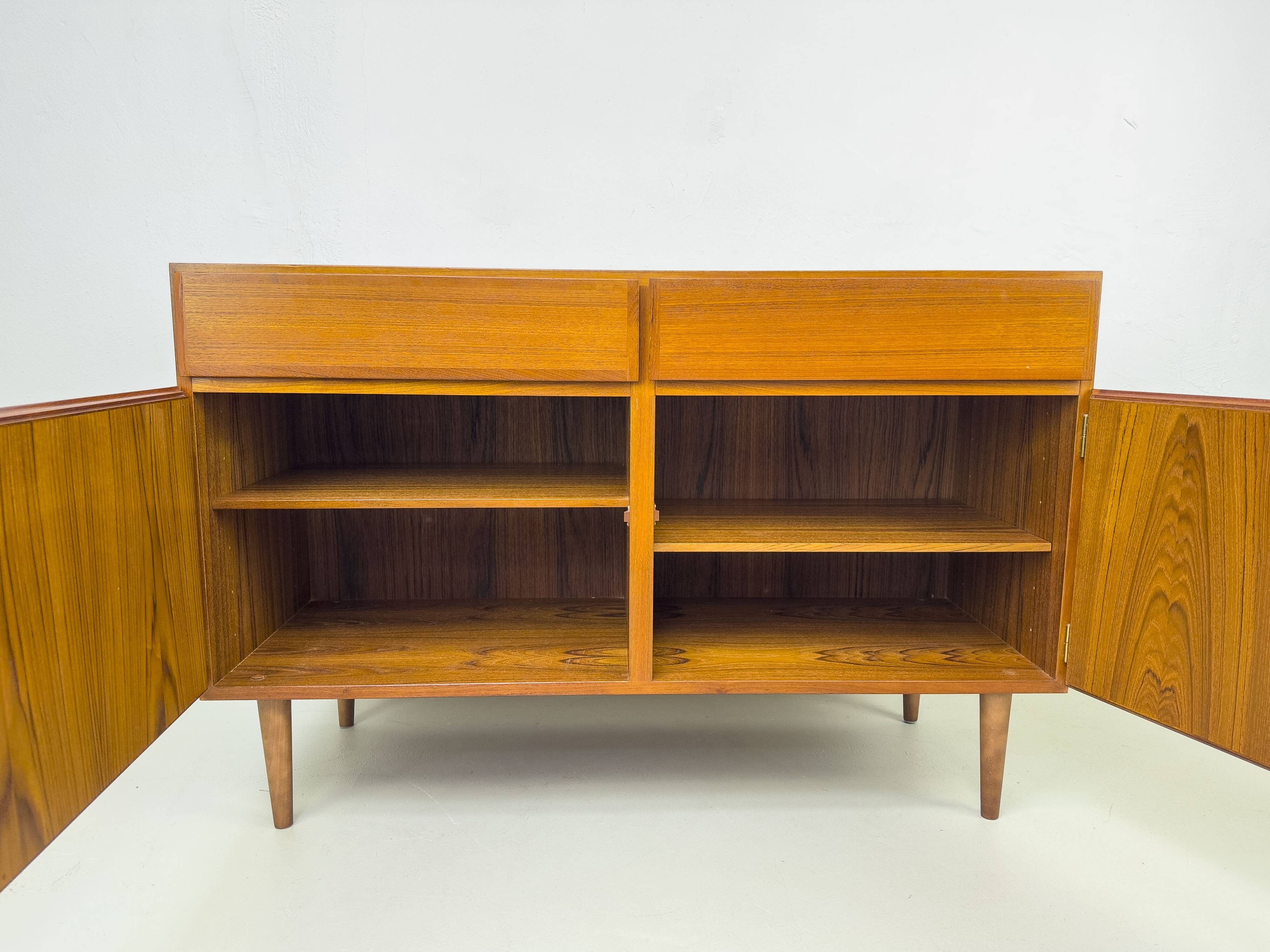 Buffet danois en teck avec tiroirs d'Omann Jun, 1970s