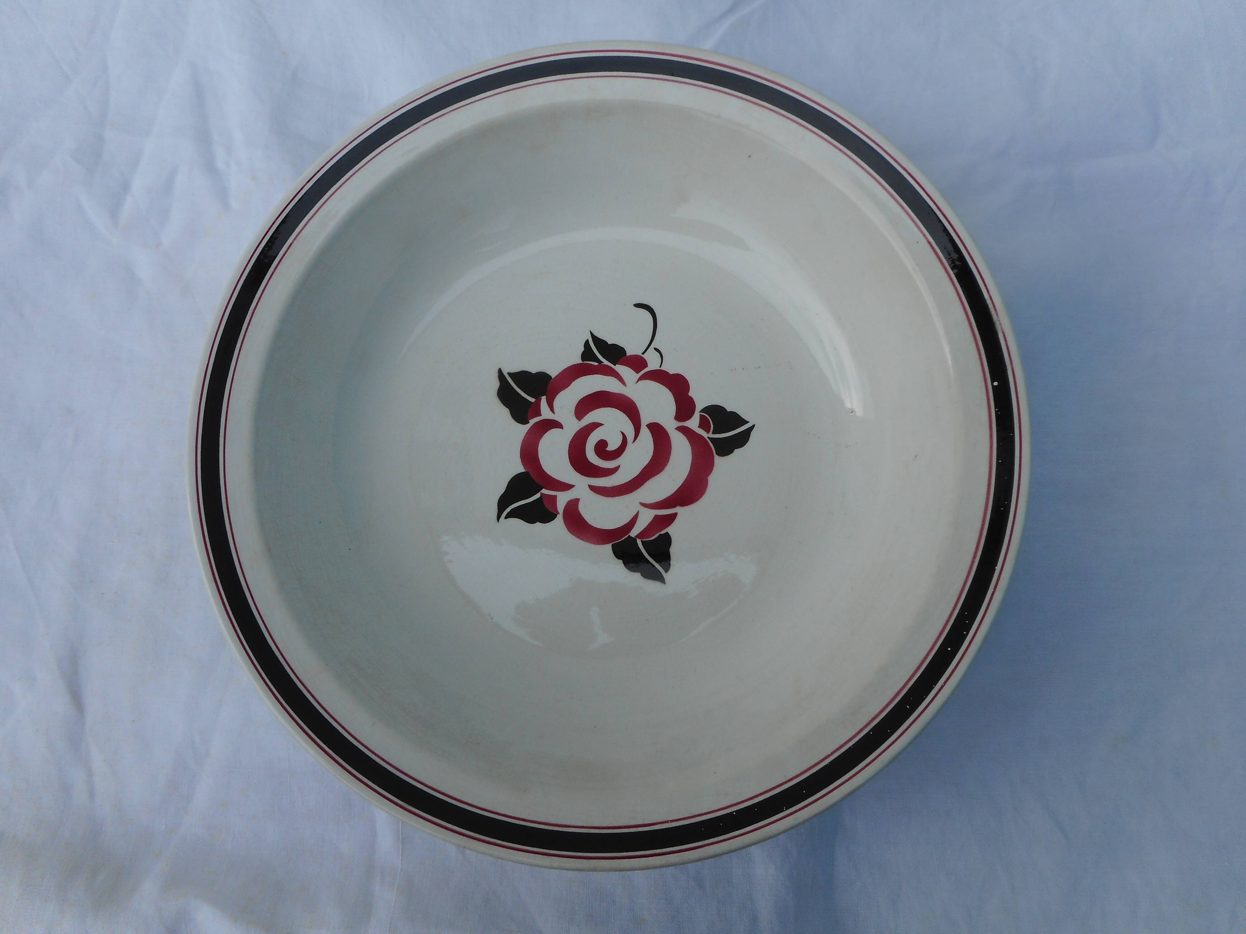 Hollow dish in sarreguemines earthenware