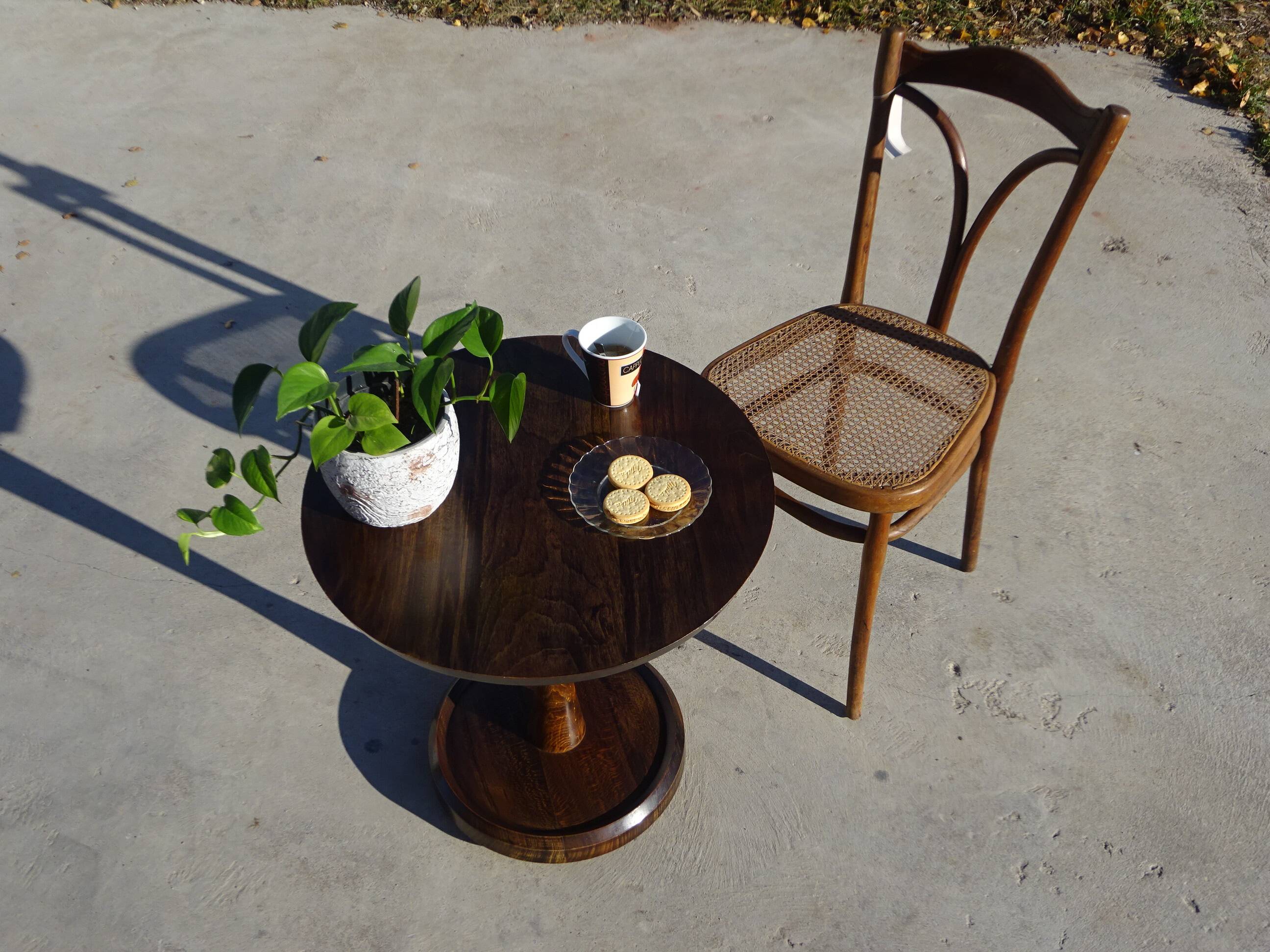 Solid wood pedestal table, Ø60cm