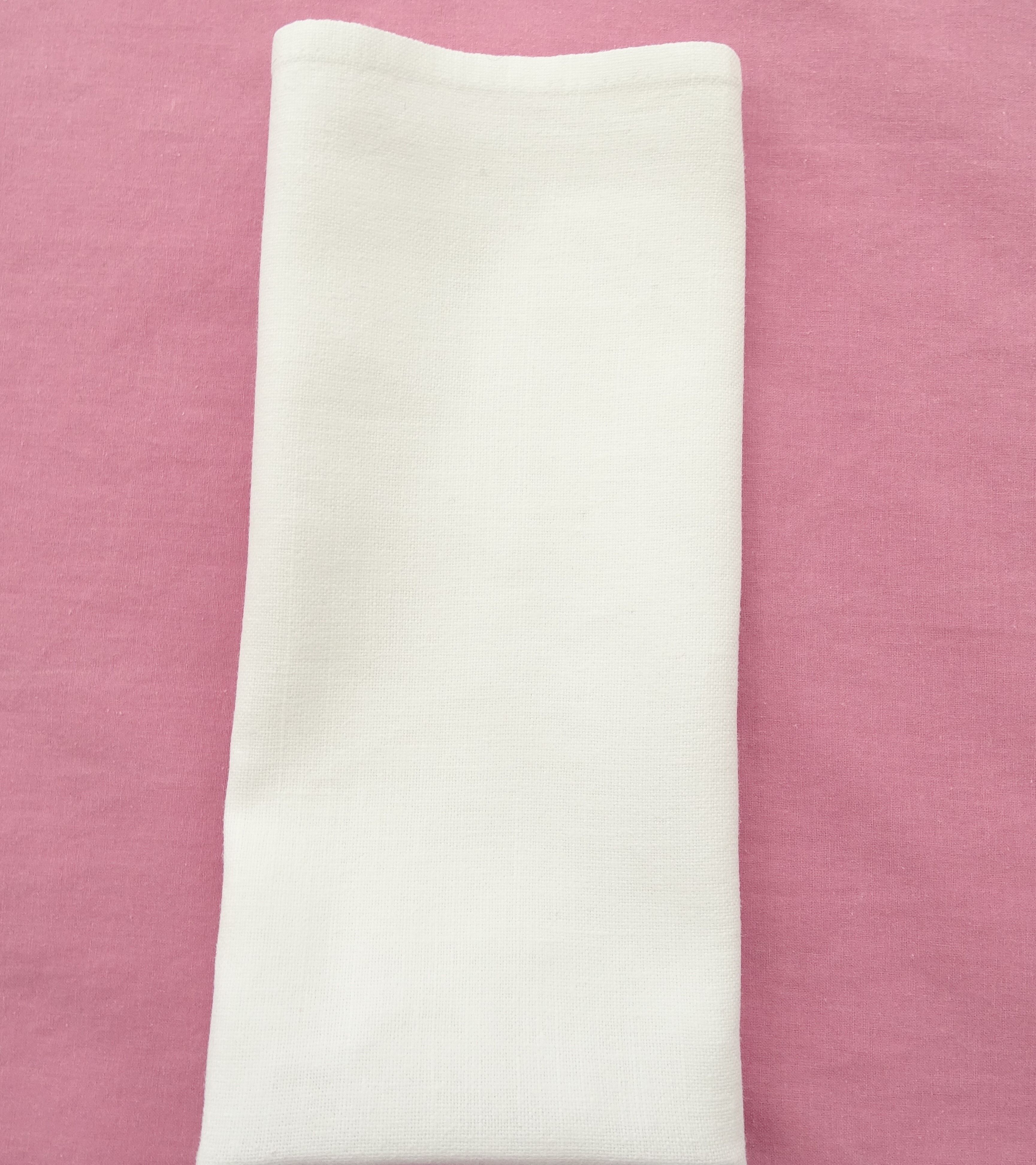 Set of 11 cotton napkins.