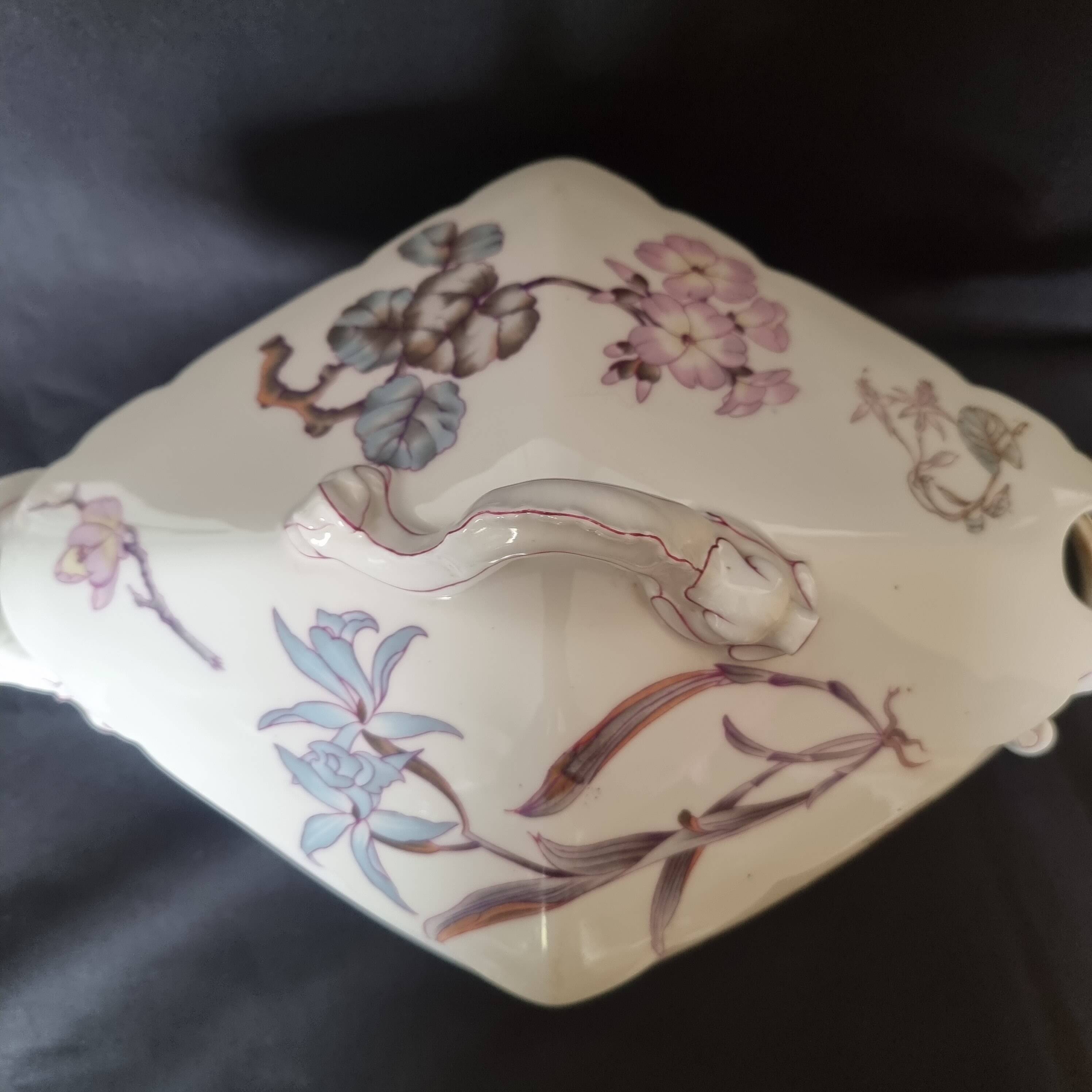 Antique porcelain tureen "Vieux Paris", 19th century, with shaped handles
