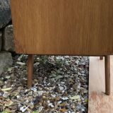Chiffonnier vintage en rotin et pieds compas 1950