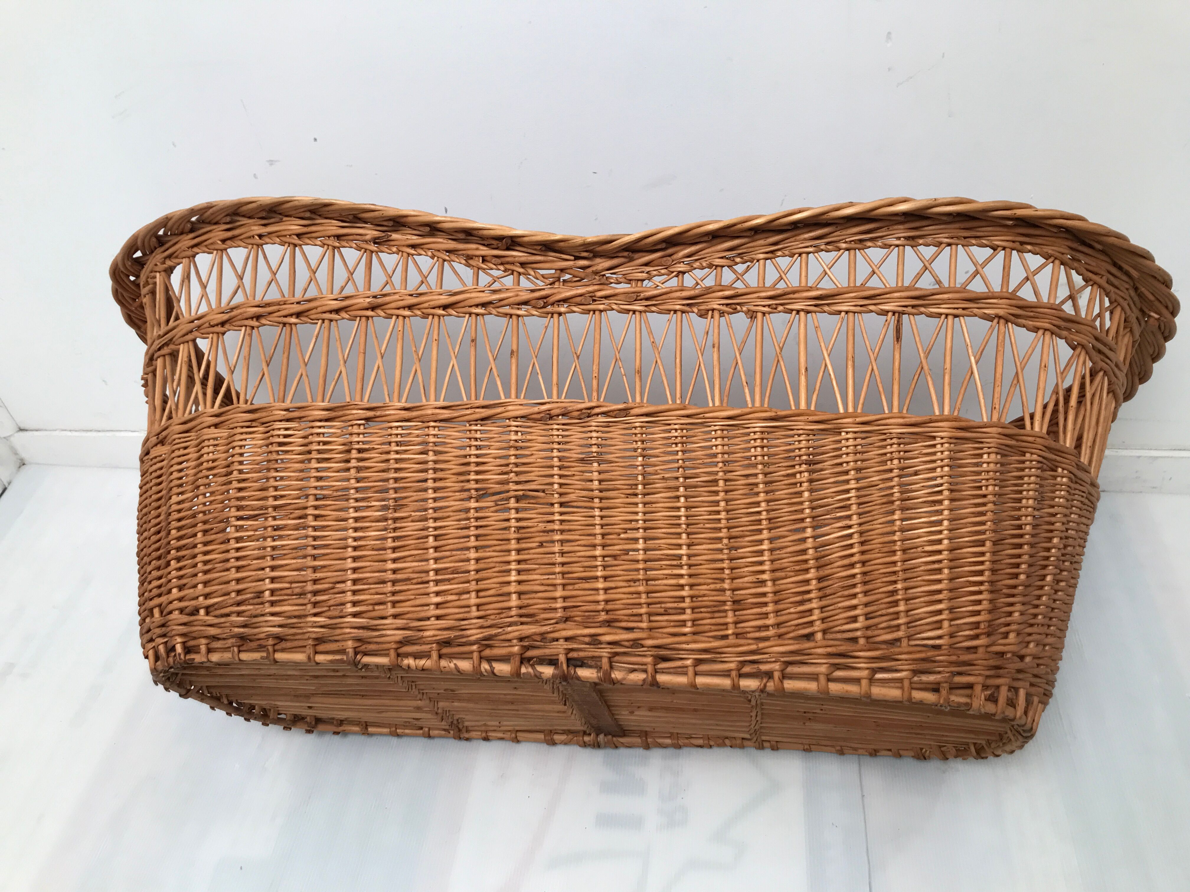 Vintage wicker cradle with 50-60s wheels