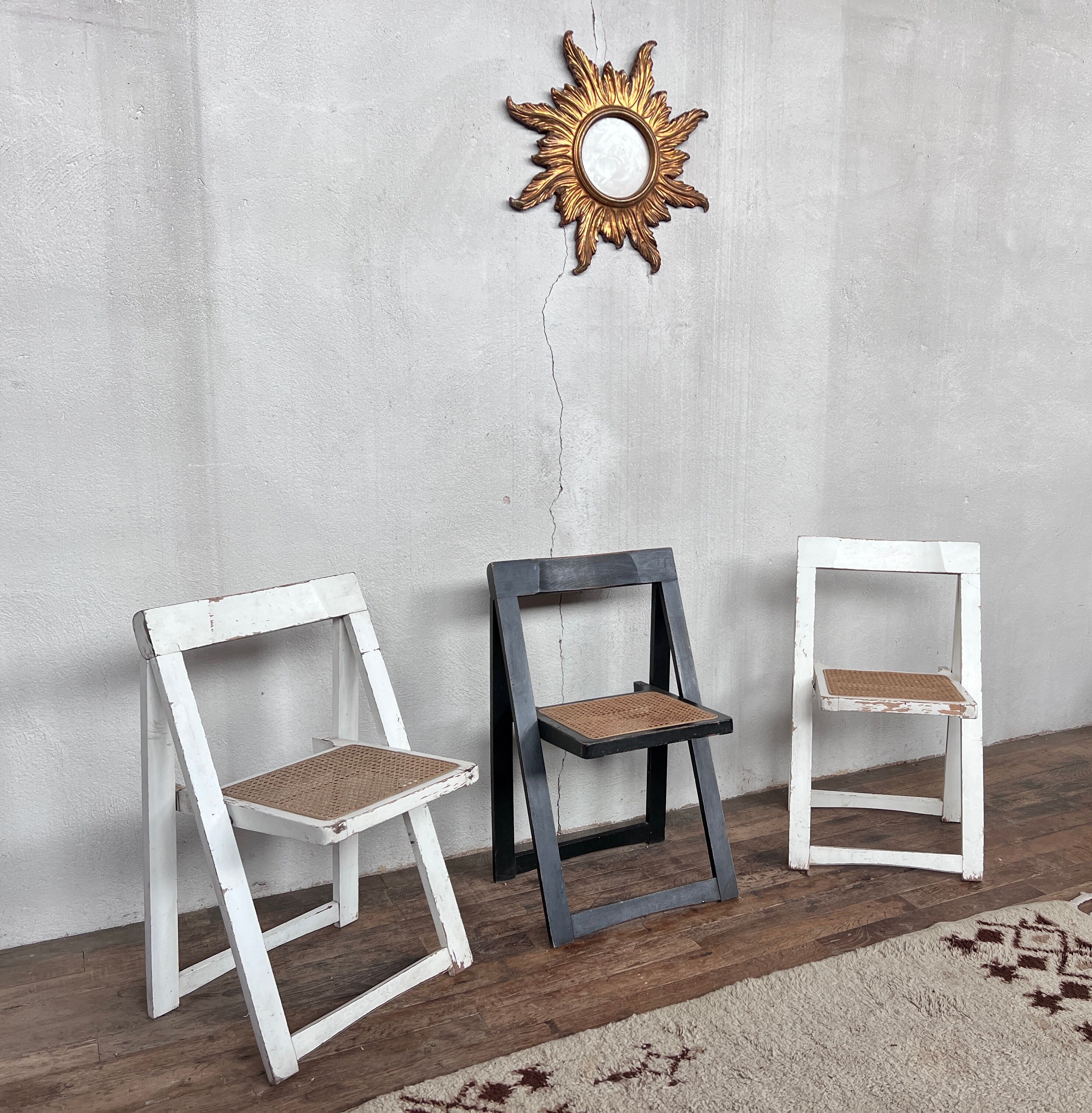 Series of 3 chairs