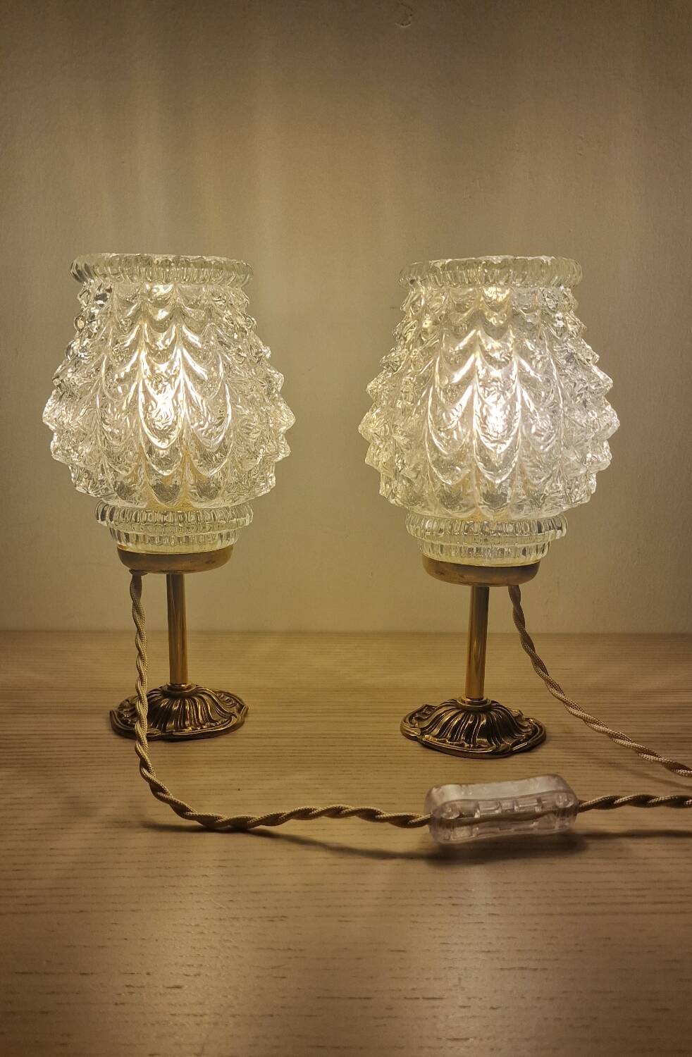 Duo lamps chiseled glass antique bronze base