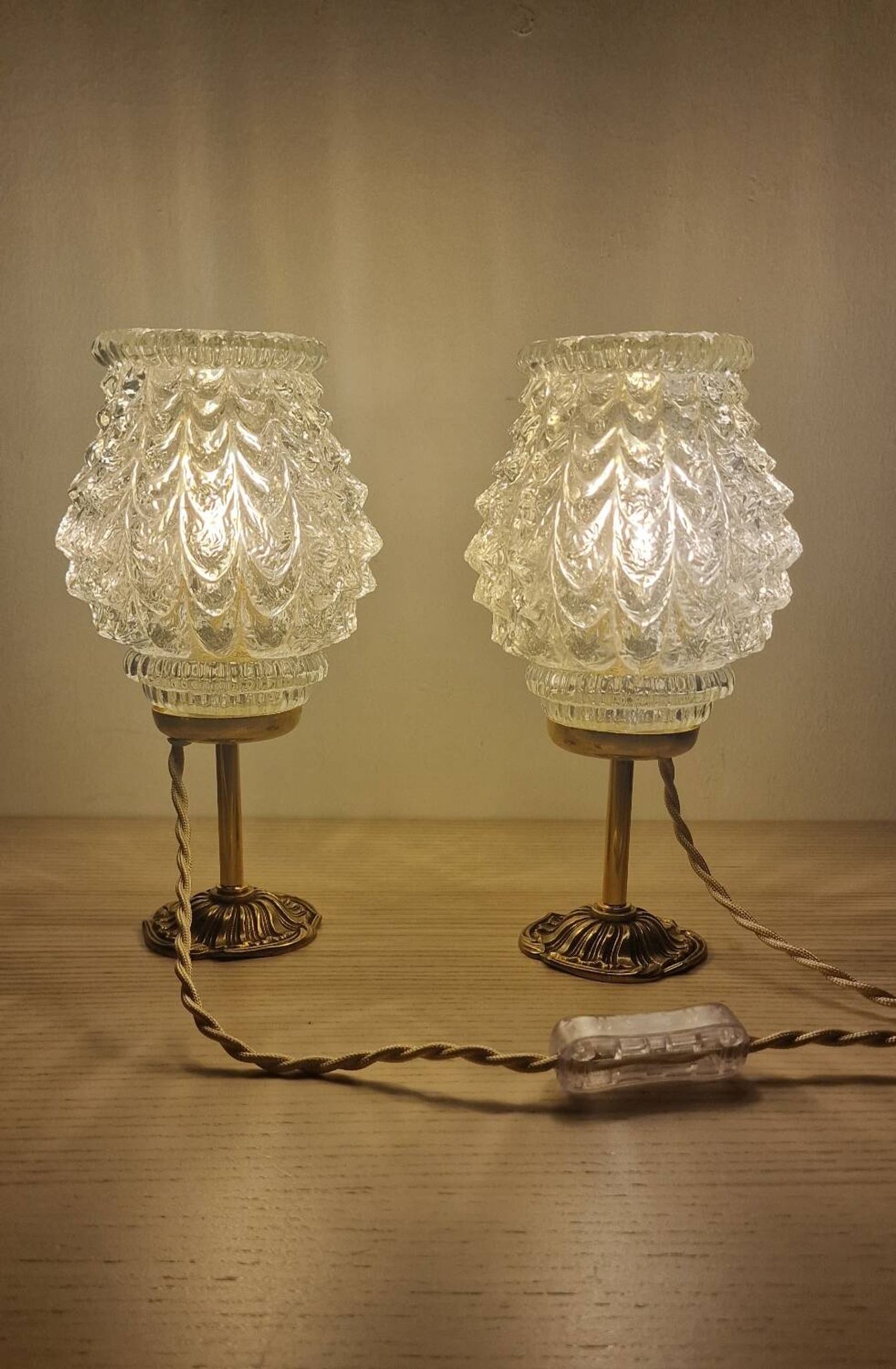 Duo lampes verre ciselé pied bronze ancien