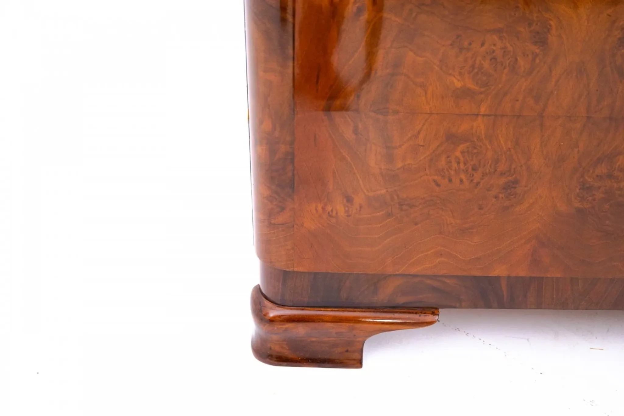 Polish Art Deco display cabinet, circa 1930.